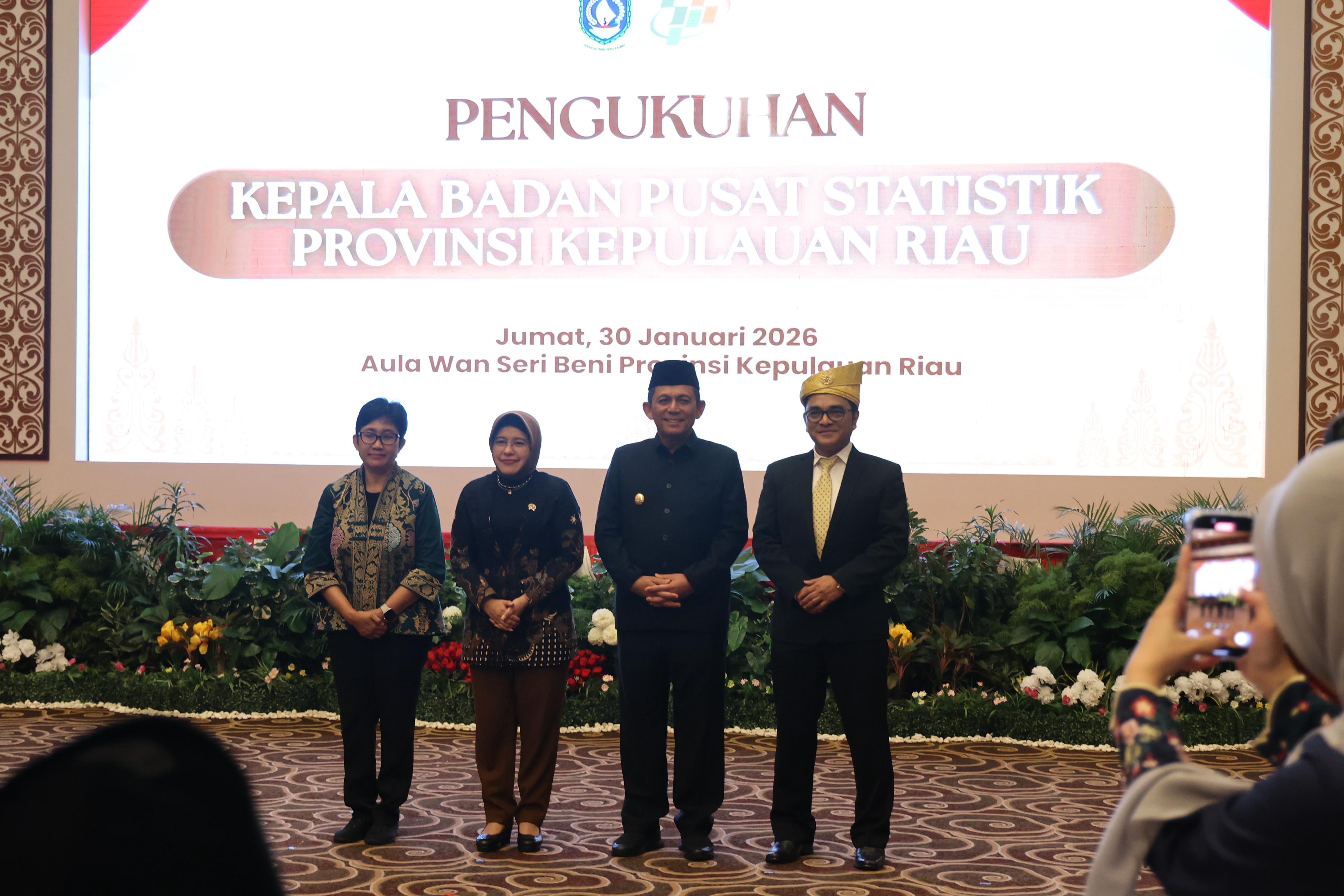 Kukuhkan Kepala BPS Kepri, Gubernur Ansar Tekankan Data  Berkualitas untuk Kebijakan Tepat