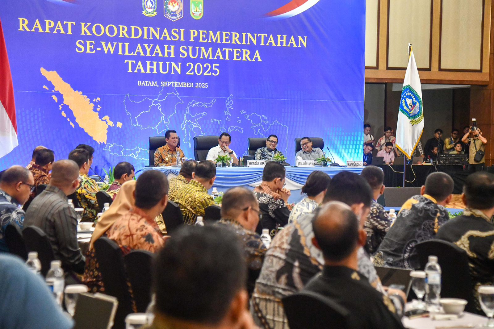 Mendagri Buka Rakor Pemerintahan Se Sumatera 2025 di Kota Batam