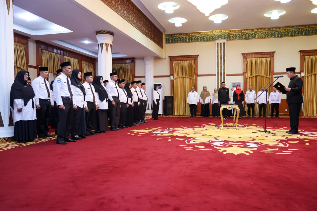 Gubernur Ansar Lantik Kepala Sekolah SMAN, SMKN, dan SLBN se-Kepri