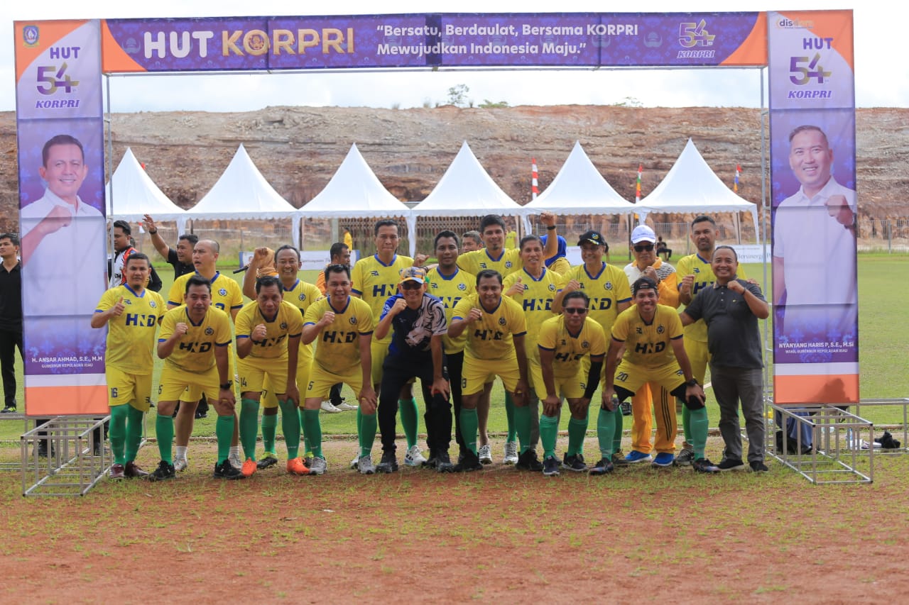 Ribuan ASN Meriahkan Senam Bersama Peringatan HUT ke-54 KORPRI di Kepri