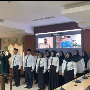 Pelantikan 13 Pejabat Administrator dan 2 Pejabat Pengawas di Lingkungan Pemerintah Provinsi Kepulauan Riau, Kamis (4/5).