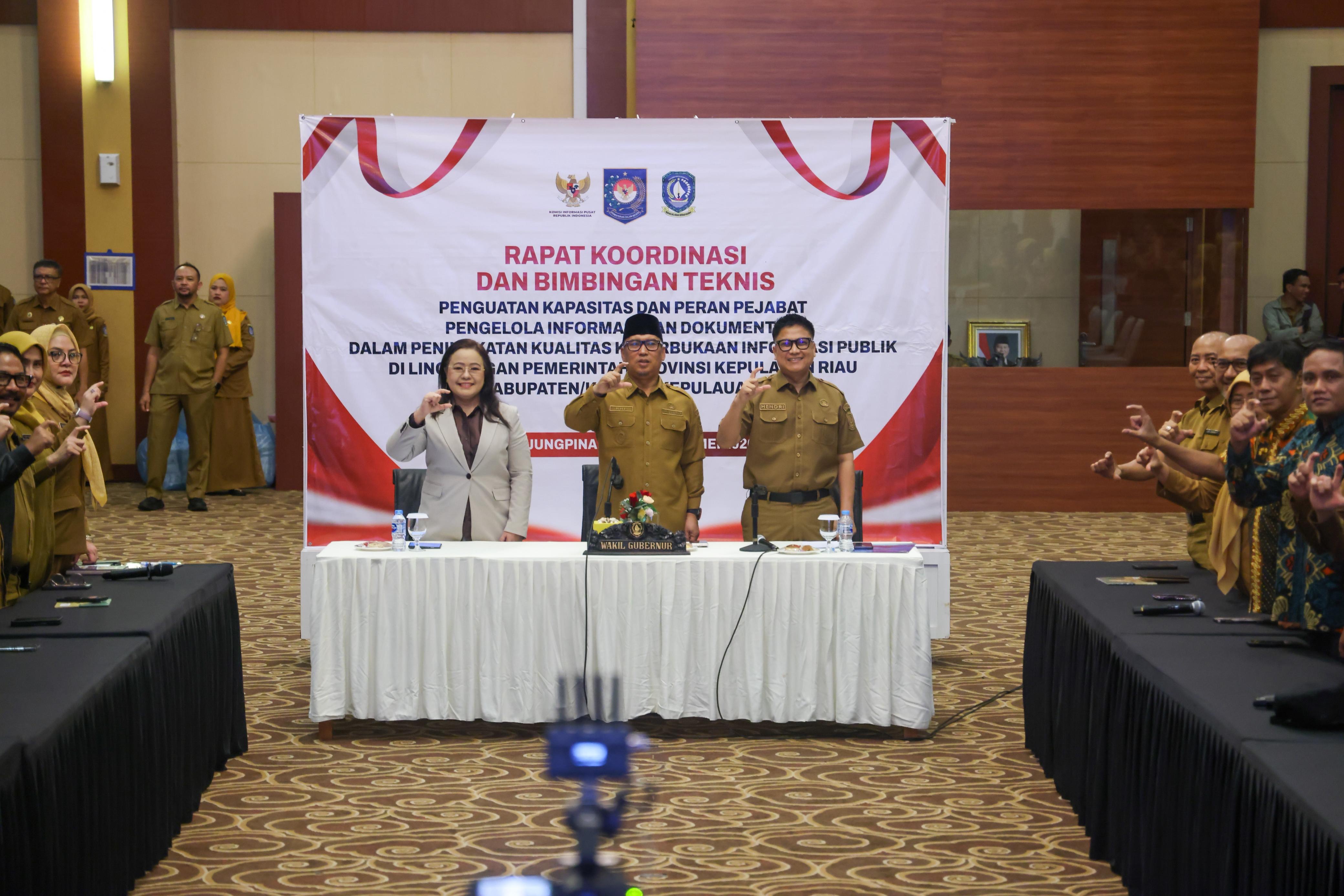 Wagub Nyanyang Buka Rakor dan Bimtek PPID, Dorong Seluruh OPD Kepri Raih Predikat Informatif