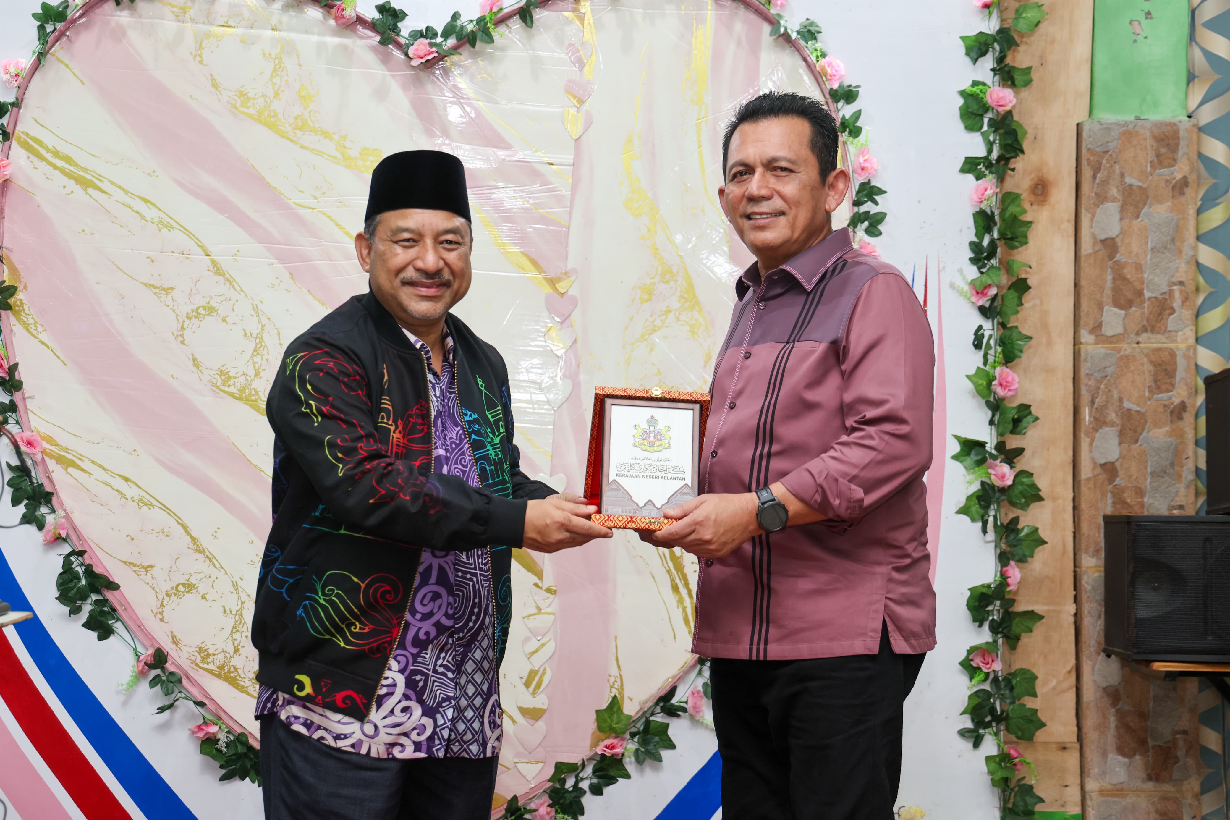 Gubernur Ansar Sambut Menteri Besar Kelantan di Pulau Penyengat, Perkuat Ikatan Melayu dan Nilai Keislaman