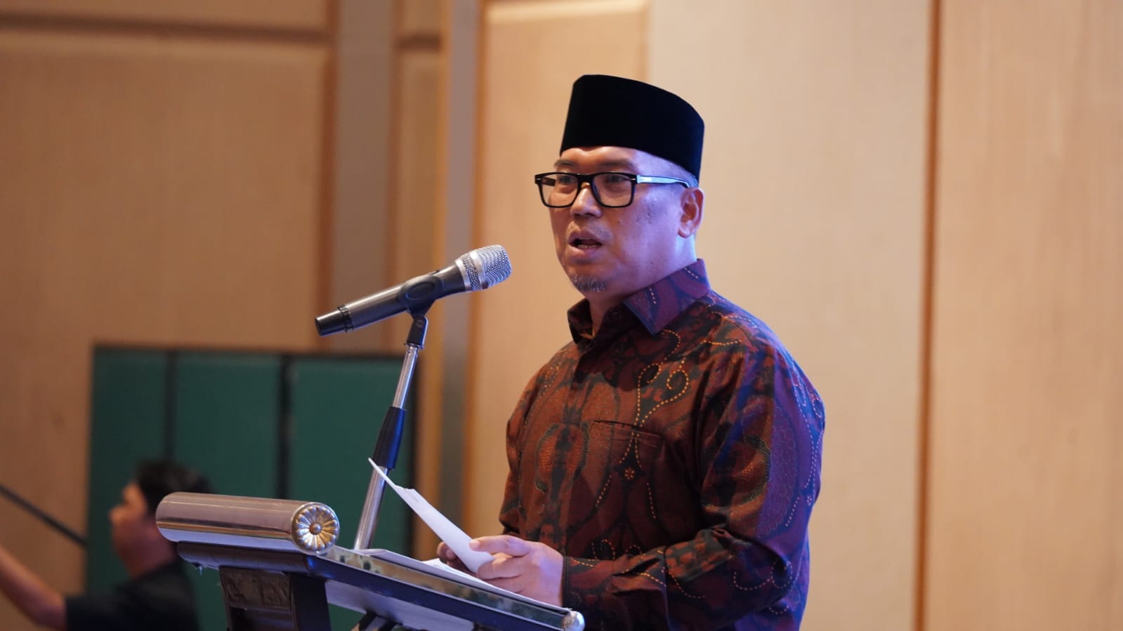 Peringati Hari Kartini dan Hardiknas, Wagub Nyanyang Tekankan Peran Strategis Perempuan