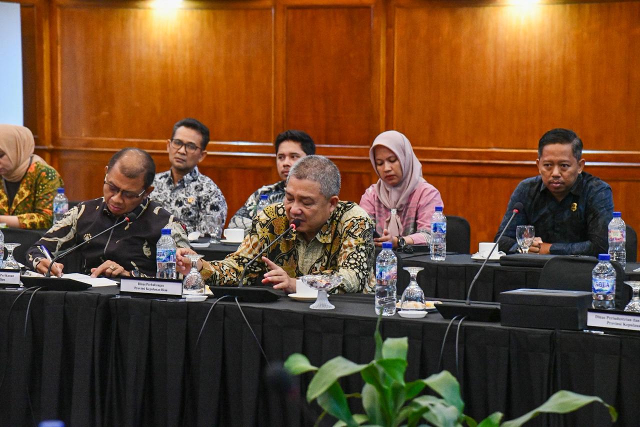 Sekdaprov Misni Dorong Penguatan Sinergi TPID dan TP2DD Hadapi Tantangan Inflasi Kepulauan