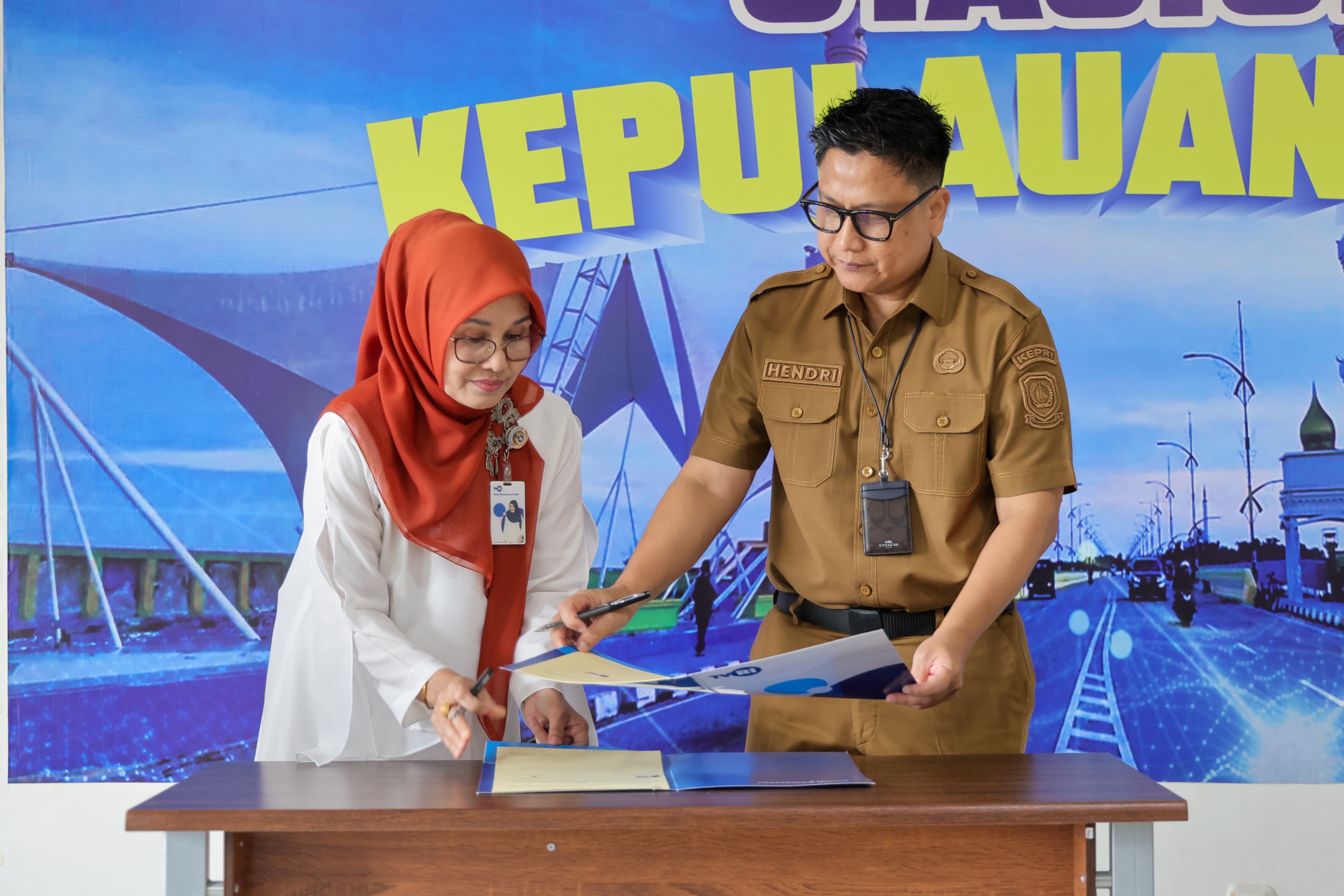 Diskominfo Kepri dan TVRI Perkuat Sinergi Informasi Publik Lewat Penandatanganan MoU
