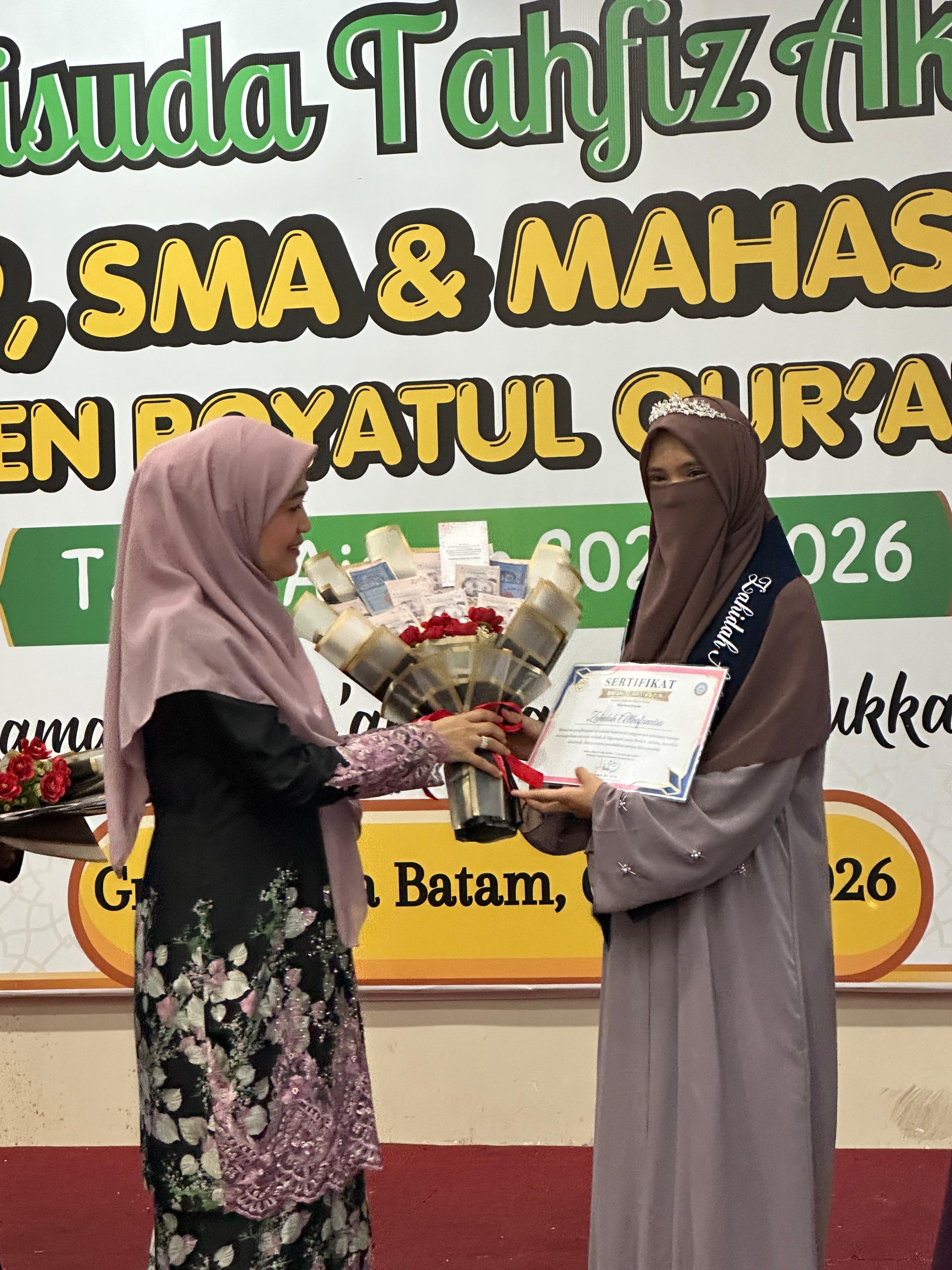 Ketua BKOW Kepri Hadiri Wisuda Tahfiz Akbar, Dorong Lahirnya Generasi Qurani Berdaya Saing