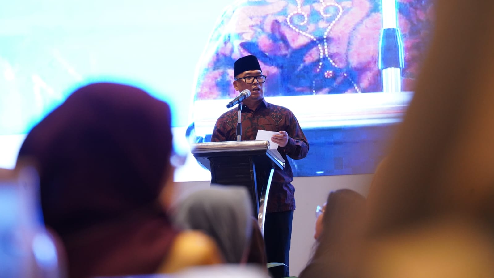 Peringati Hari Kartini dan Hardiknas, Wagub Nyanyang Tekankan Peran Strategis Perempuan