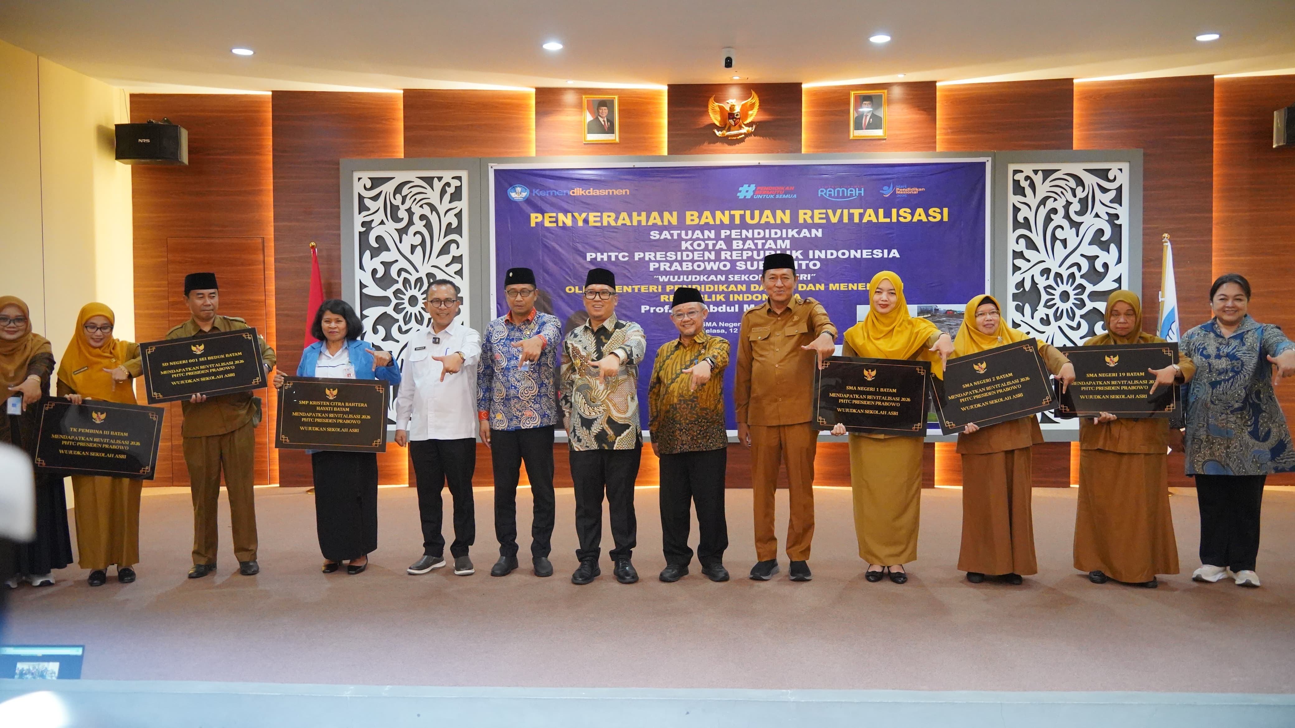 Menteri Pendidikan Serahkan Bantuan Revitalisasi Sekolah di Batam, Wagub Kepri Dorong Sekolah Aman dan Nyaman