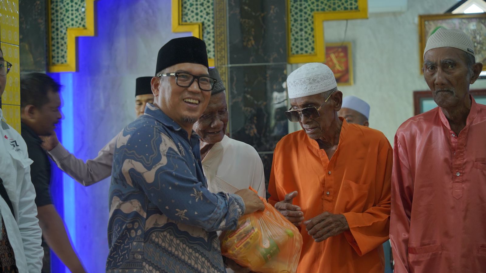 Wagub Nyanyang Hadiri Jumat Berkah di Bulang, Tekankan Semangat Gotong Royong dan Kerukunan