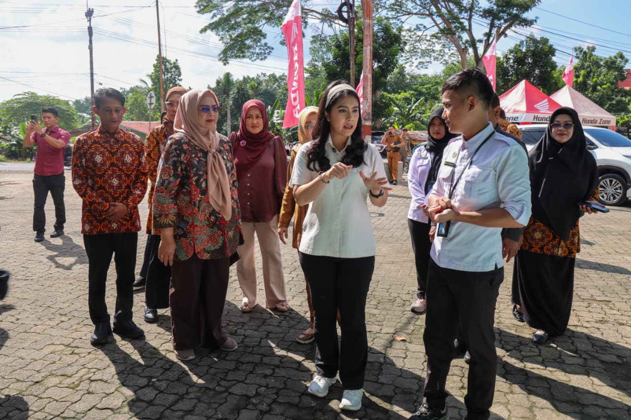 Wamendukbangga RI Tinjau SPPG Adi Sucipto Tanjungpinang
Pastikan Program MBG Higienis dan Tepat Sasaran