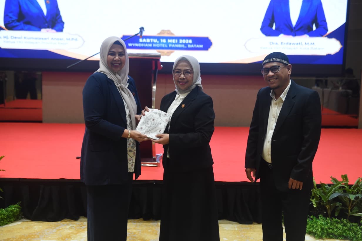 Dewi Kumalasari Ansar Kukuhkan Pengurus YKI Batam, Soroti Peningkatan Diabetes dan Kanker pada Anak