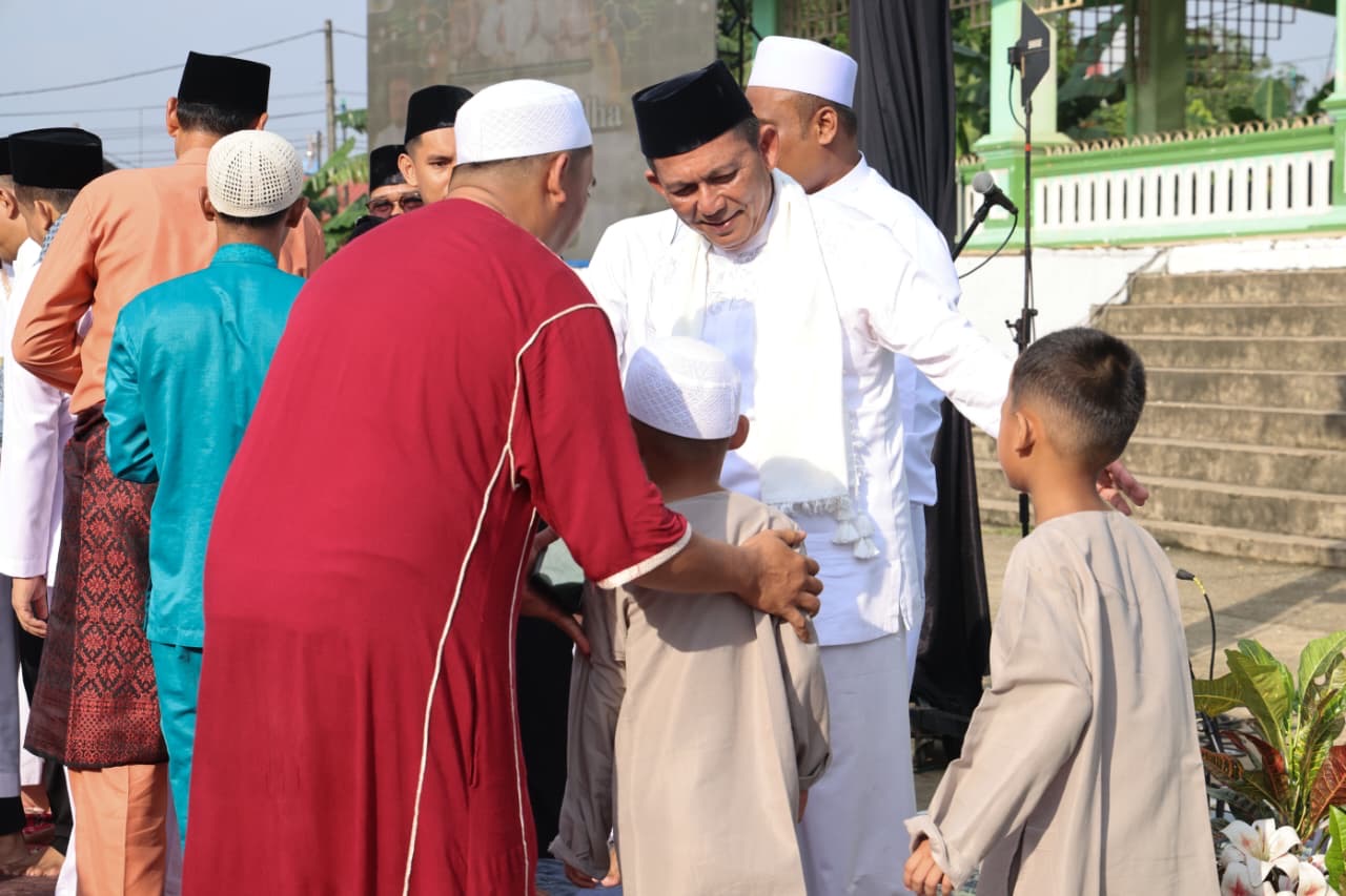Gubernur Ansar Jadi Khatib Salat Iduladha 1447 H, Ajak Umat Muslim Ikhlas Berkurban Menuju Ketakwaan