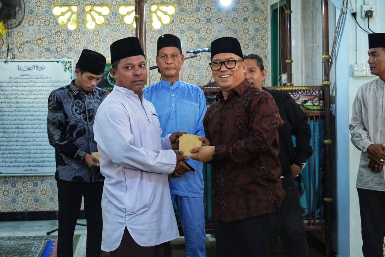 Wagub Nyanyang Ajak Masyarakat Kawal Program Presiden Saat Safari Jumat di Teluk Kangkung