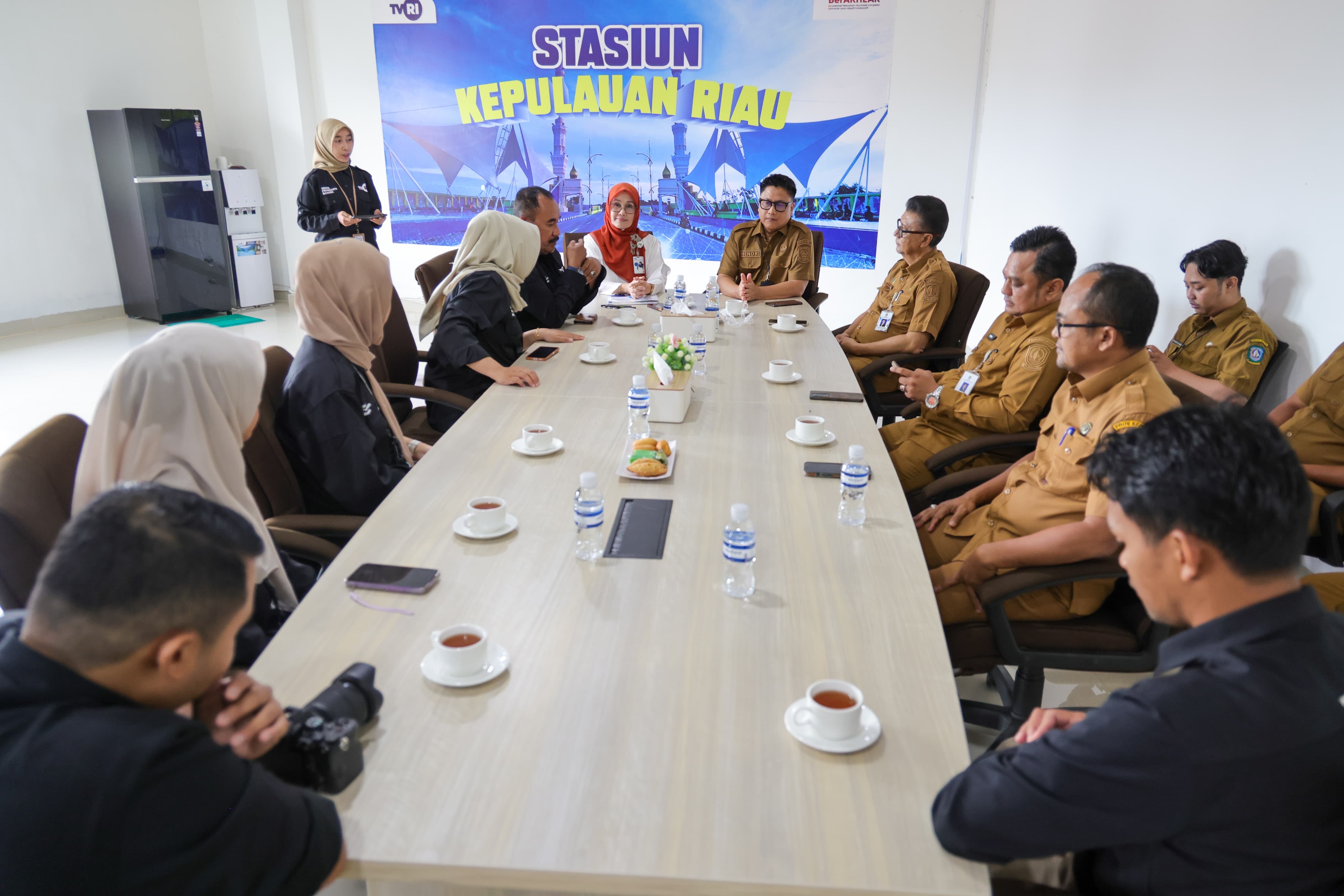 Diskominfo Kepri dan TVRI Perkuat Sinergi Informasi Publik Lewat Penandatanganan MoU