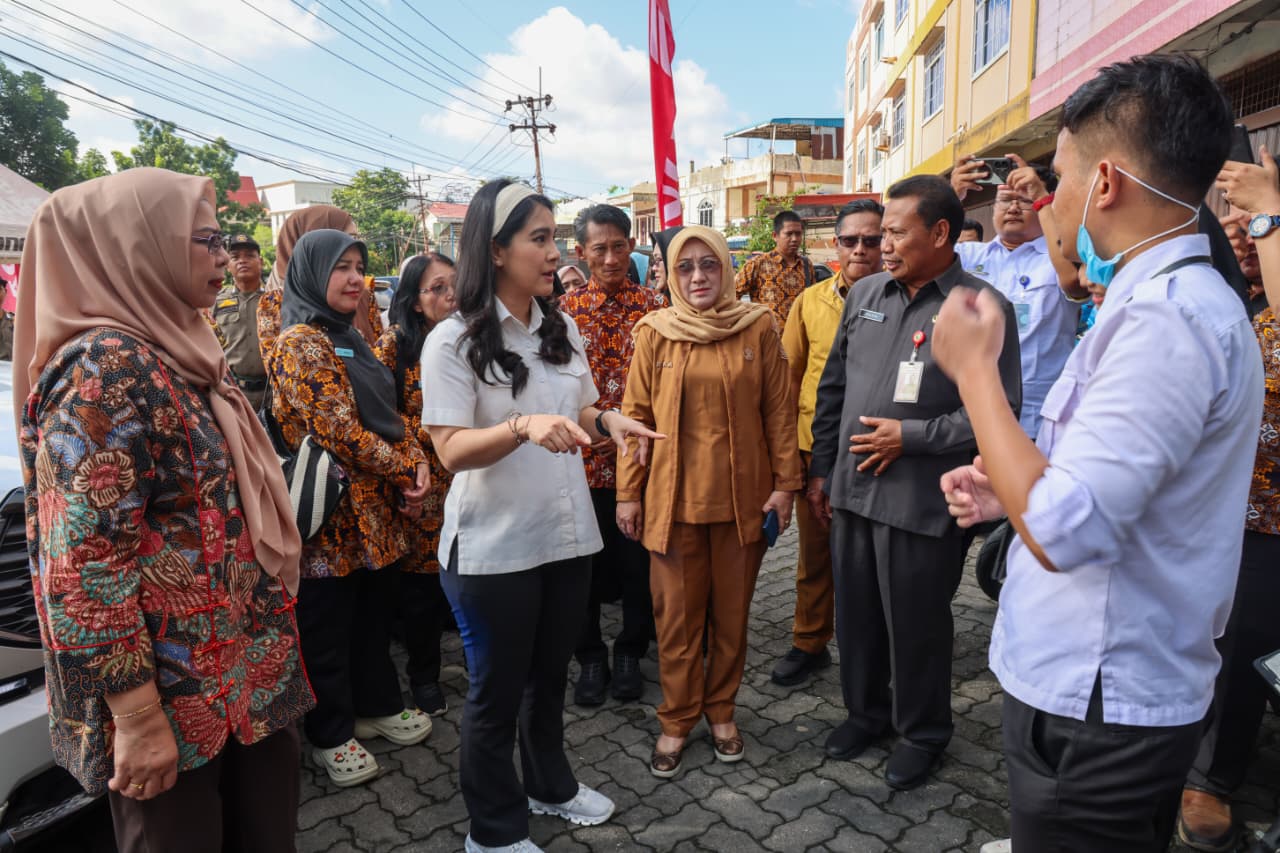 Wamendukbangga RI Tinjau SPPG Adi Sucipto Tanjungpinang
Pastikan Program MBG Higienis dan Tepat Sasaran
