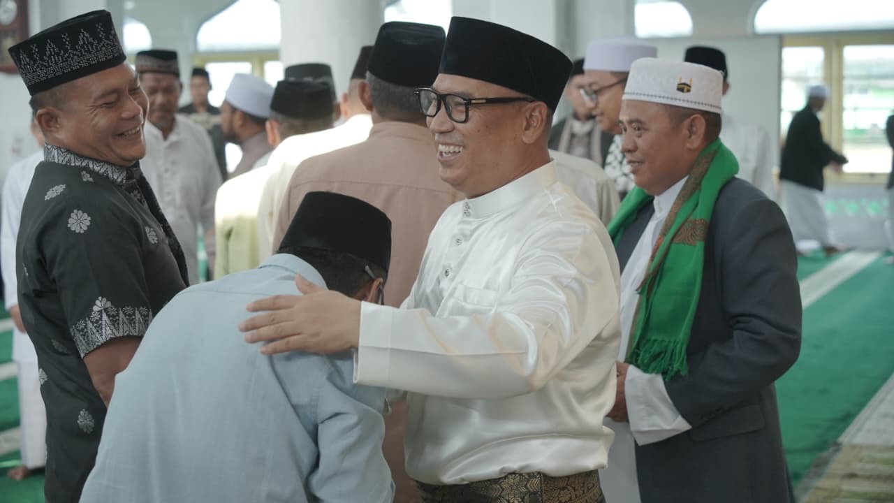 Wagub Nyanyang Salat Iduladha Bersama Masyarakat Lingga, Ajak Perkuat Nilai Pengorbanan dan Solidaritas