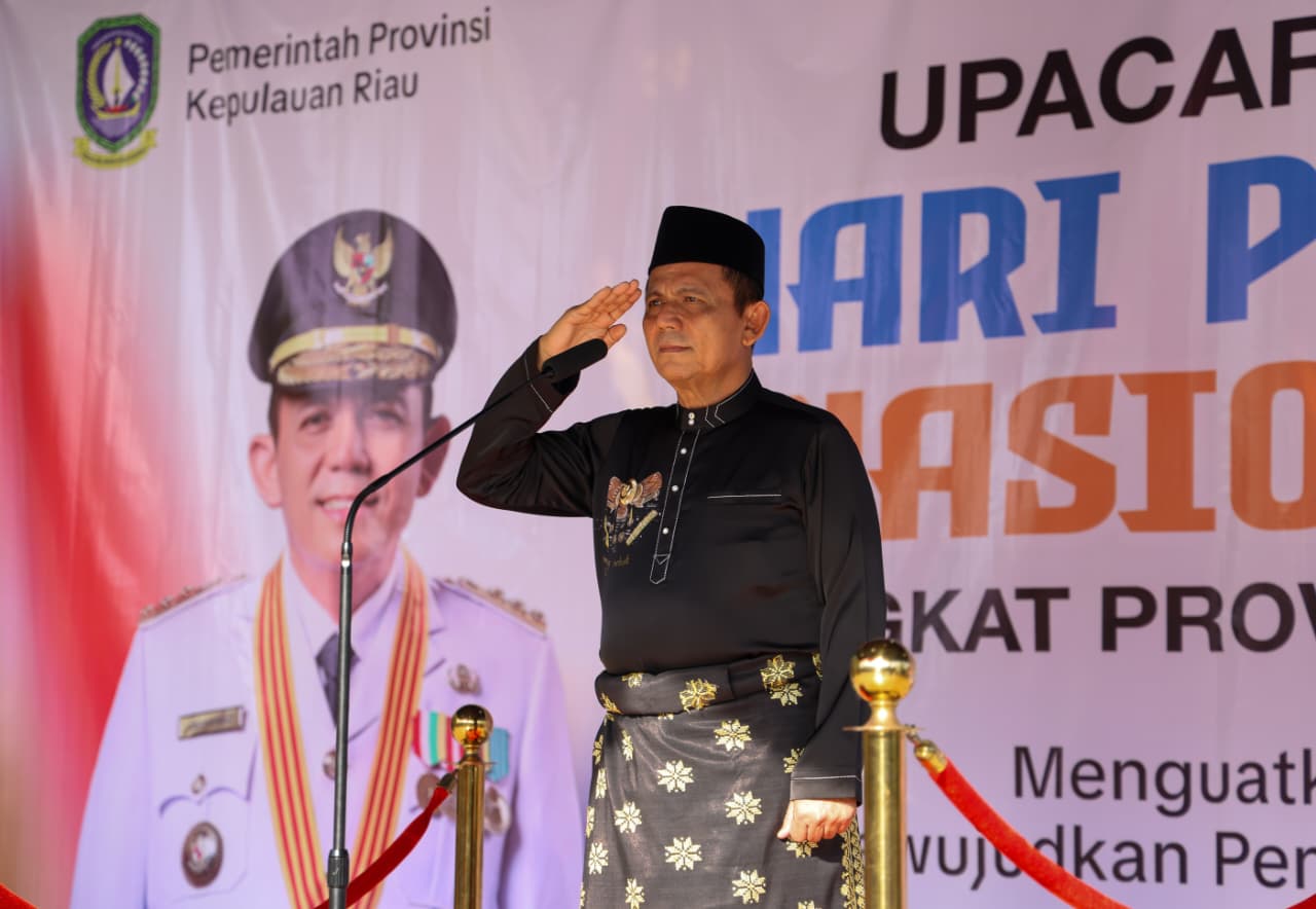Gubernur Ansar Tegaskan Komitmen Pendidikan Bermutu, Pimpin Upacara Hardiknas 2026