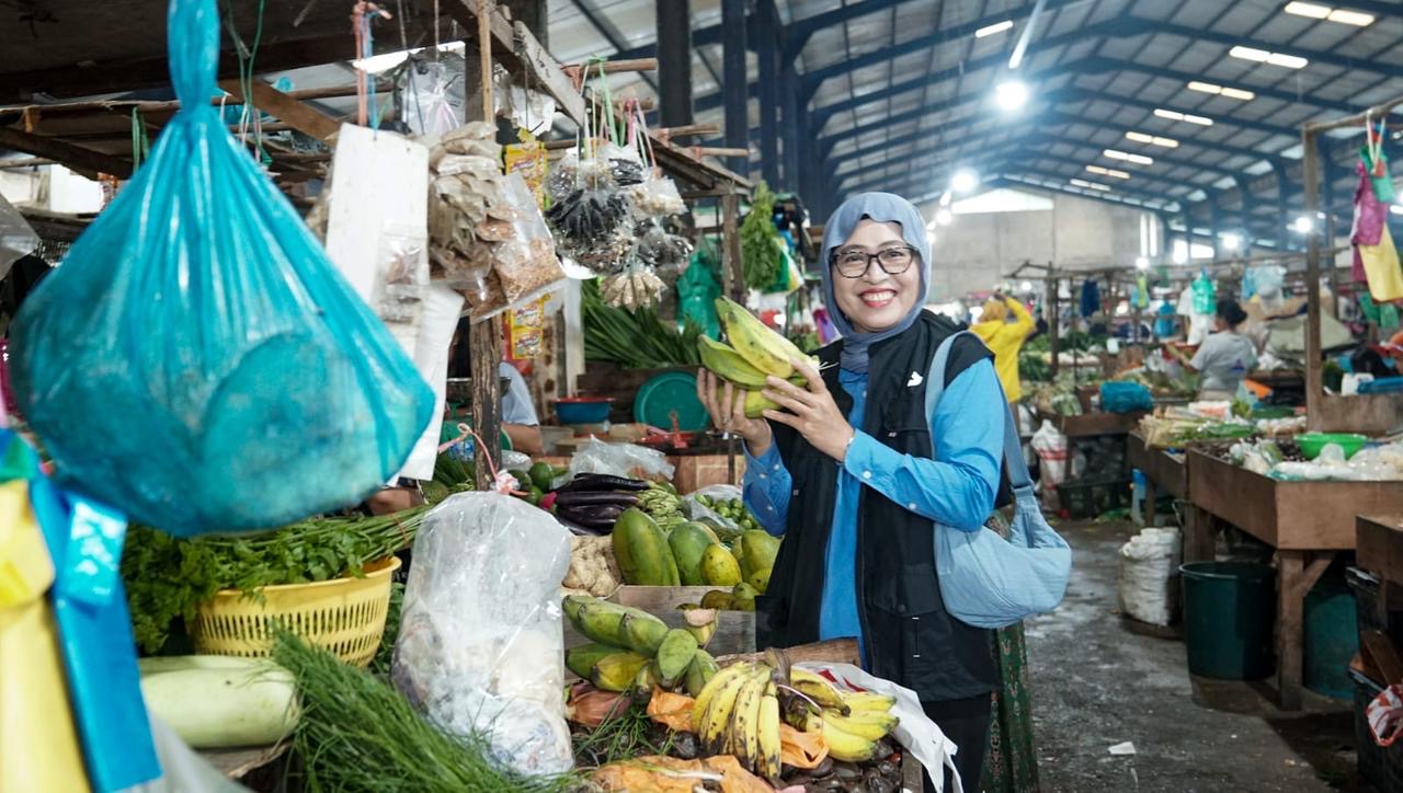 Sekda Kepri Pantau Stabilitas Harga Bahan Pokok di Pasar Bintan Center