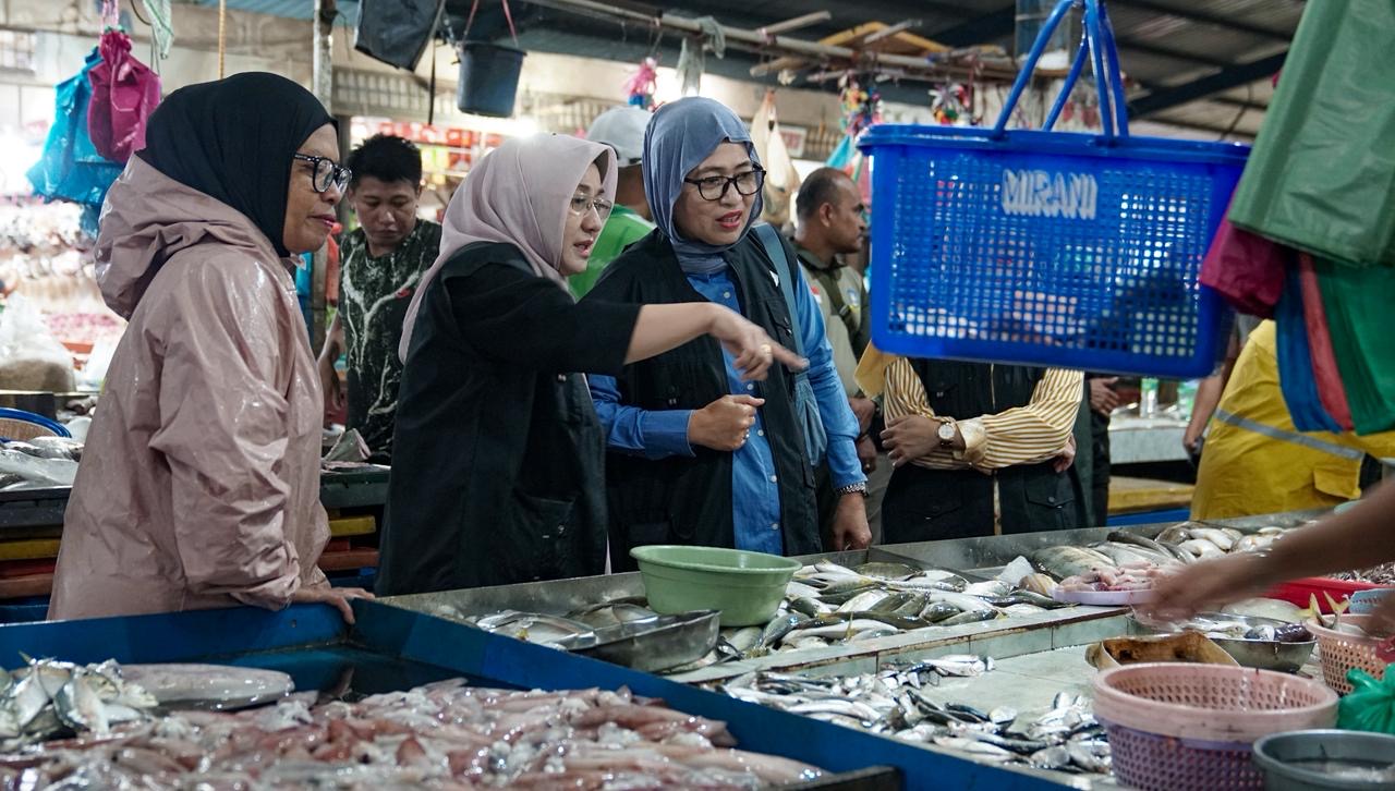 Sekda Kepri Pantau Stabilitas Harga Bahan Pokok di Pasar Bintan Center