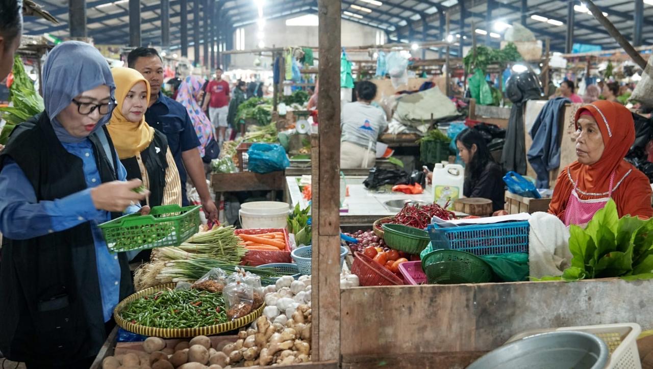 Sekda Kepri Pantau Stabilitas Harga Bahan Pokok di Pasar Bintan Center