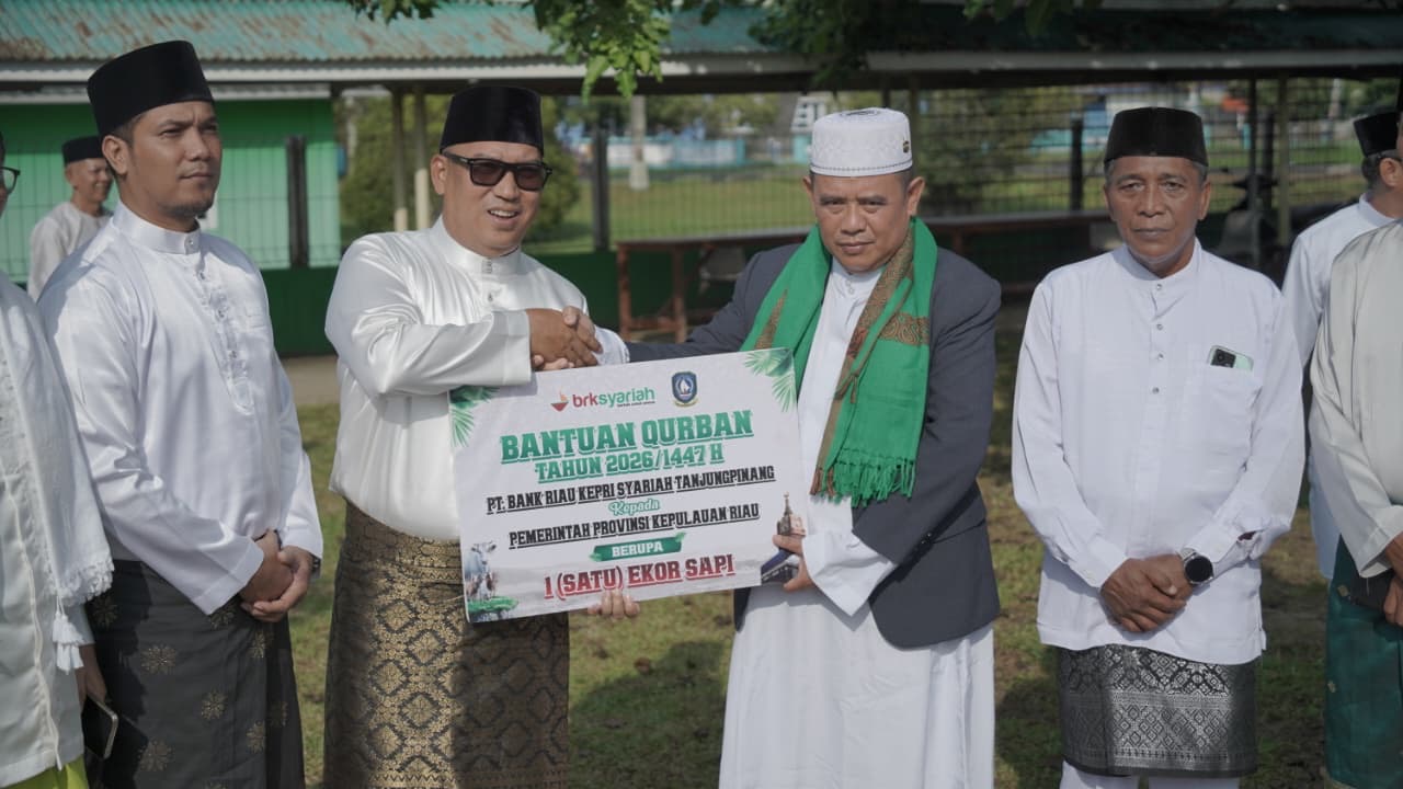 Wagub Nyanyang Salat Iduladha Bersama Masyarakat Lingga, Ajak Perkuat Nilai Pengorbanan dan Solidaritas