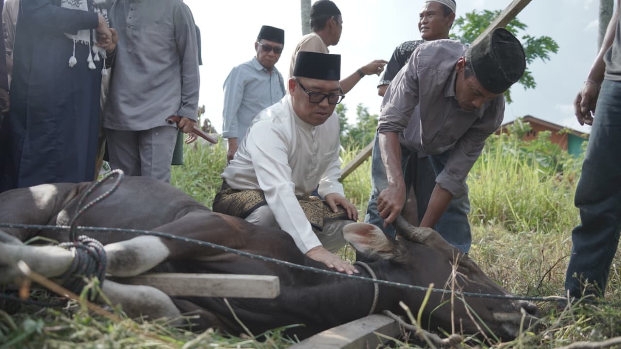 Wagub Nyanyang Salat Iduladha Bersama Masyarakat Lingga, Ajak Perkuat Nilai Pengorbanan dan Solidaritas