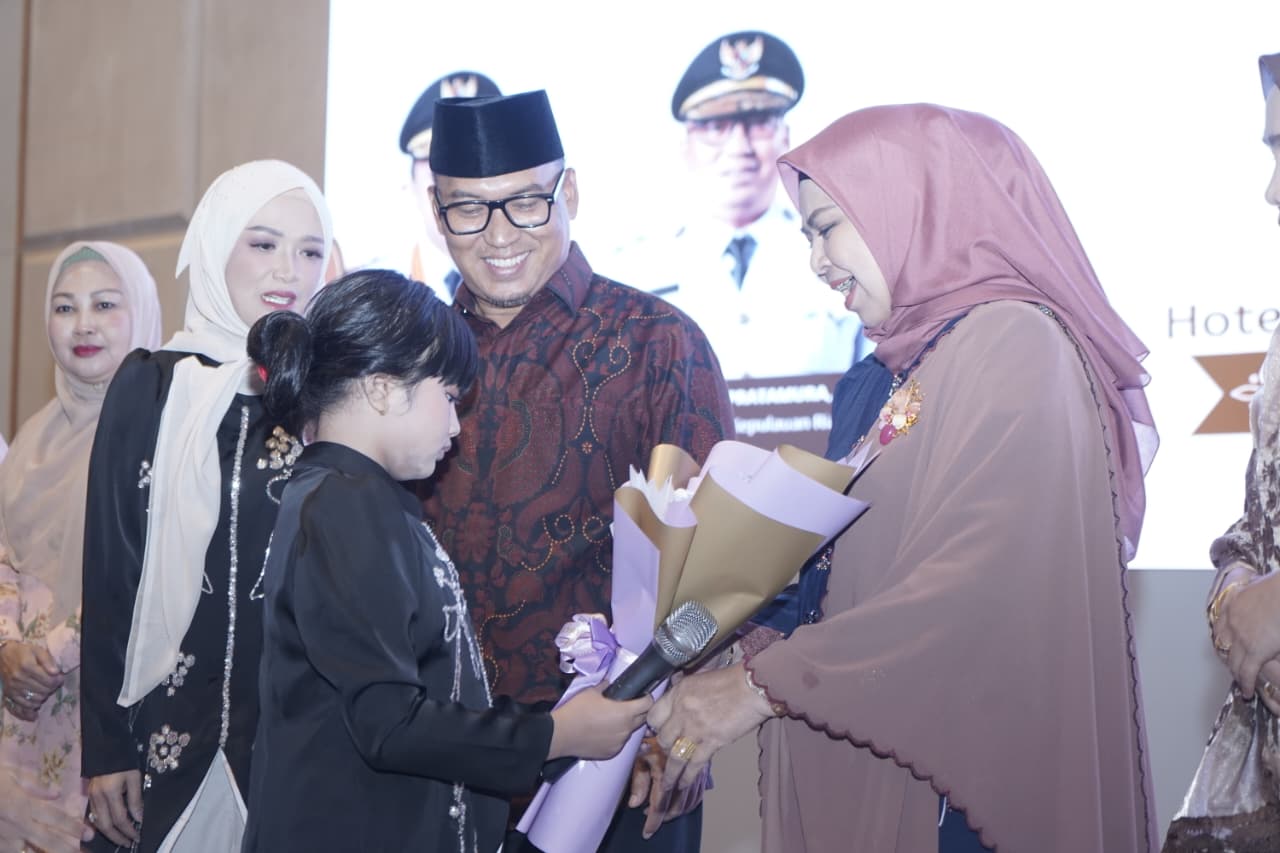 Peringati Hari Kartini dan Hardiknas, Wagub Nyanyang Tekankan Peran Strategis Perempuan