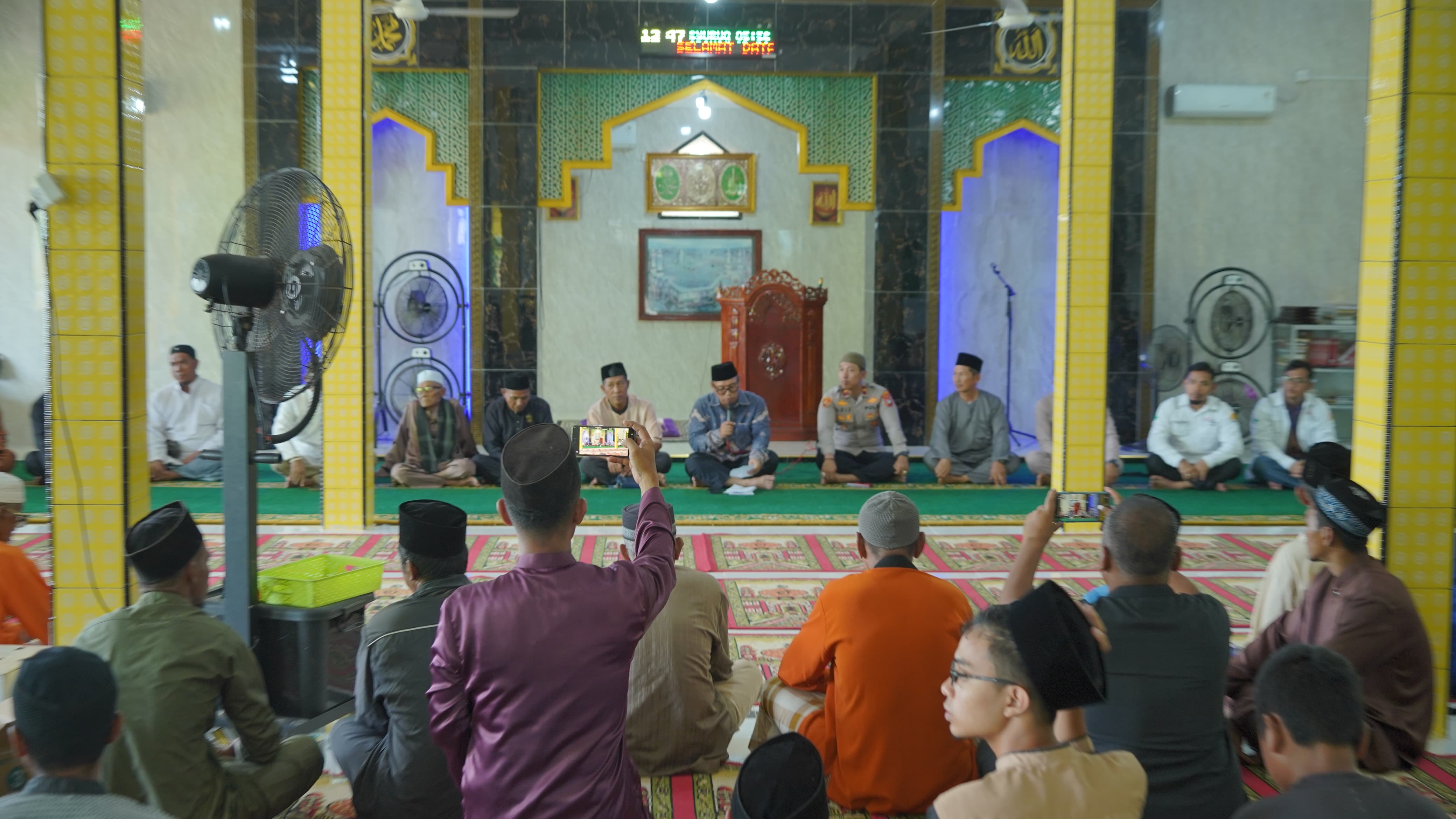 Wagub Nyanyang Hadiri Jumat Berkah di Bulang, Tekankan Semangat Gotong Royong dan Kerukunan