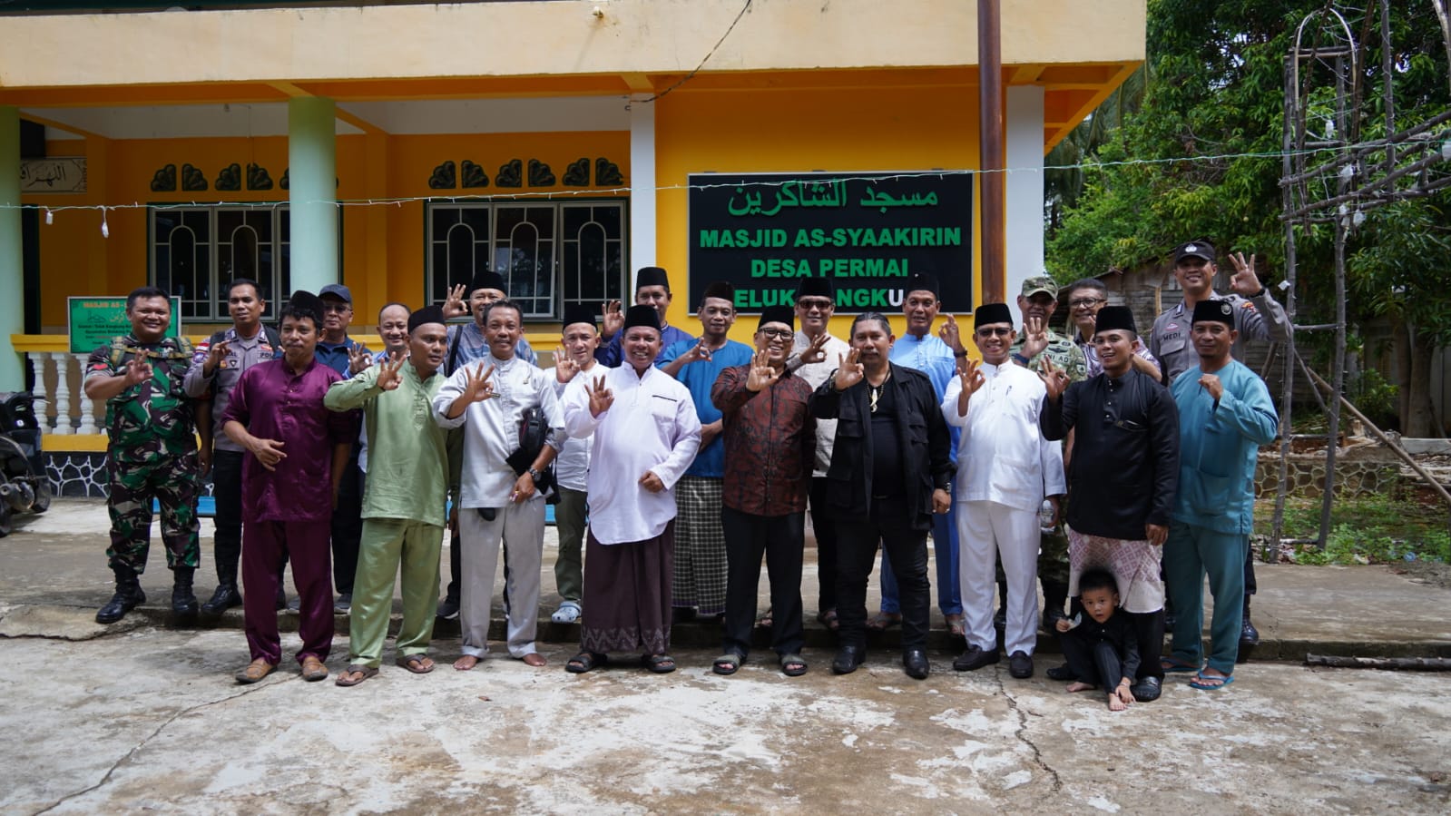 Wagub Nyanyang Ajak Masyarakat Kawal Program Presiden Saat Safari Jumat di Teluk Kangkung