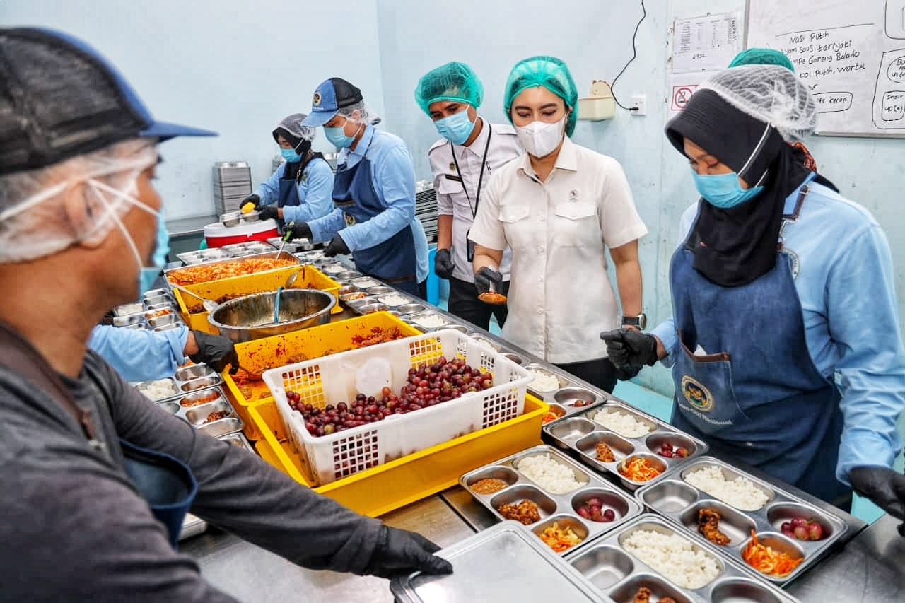 Wamendukbangga RI Tinjau SPPG di Tanjungpinang, Pastikan Program MBG Higienis dan Tepat Sasaran
