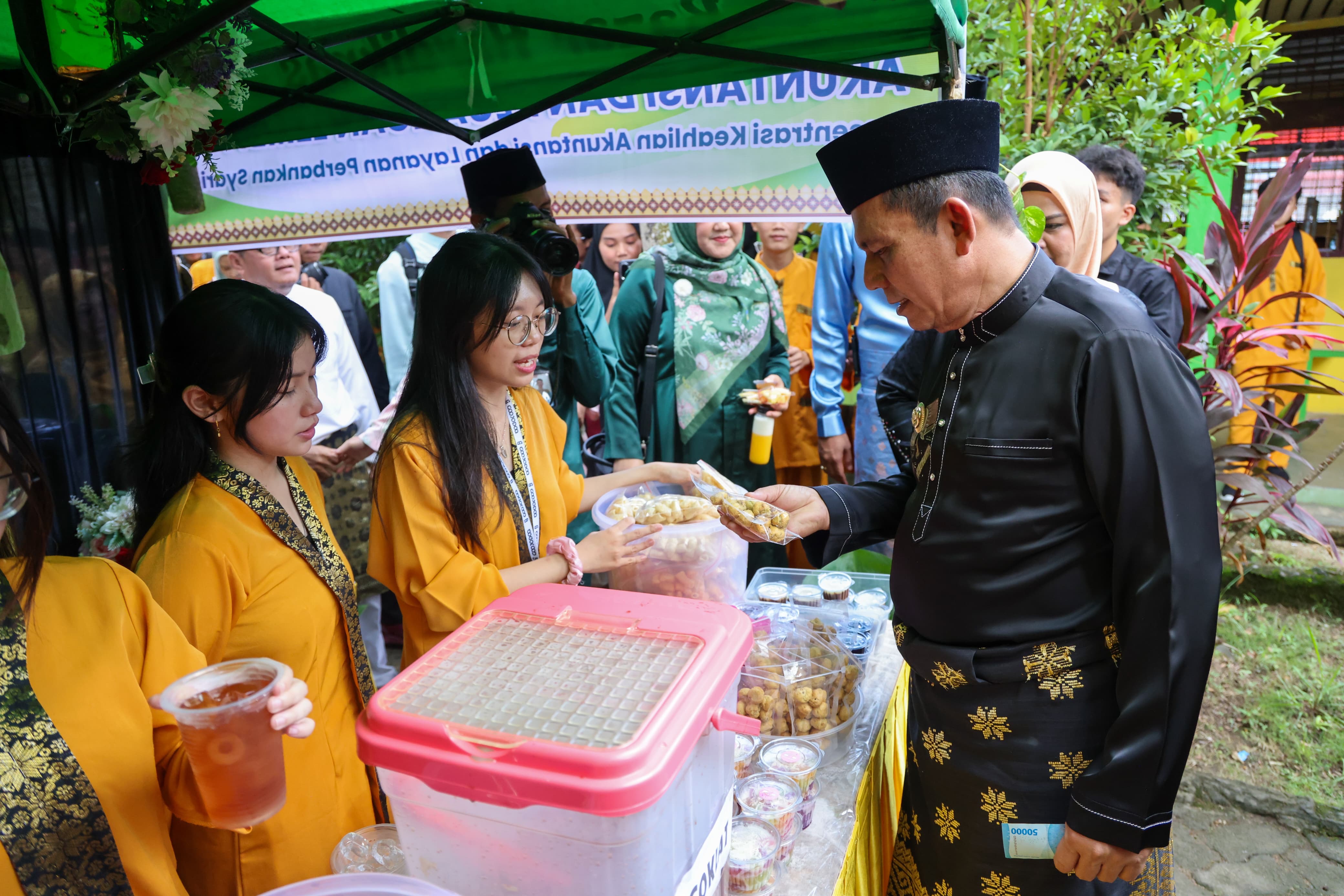 Gubernur Ansar Pimpin Upacara Hardiknas 2026, Tegaskan Komitmen Pendidikan Bermutu untuk Semua