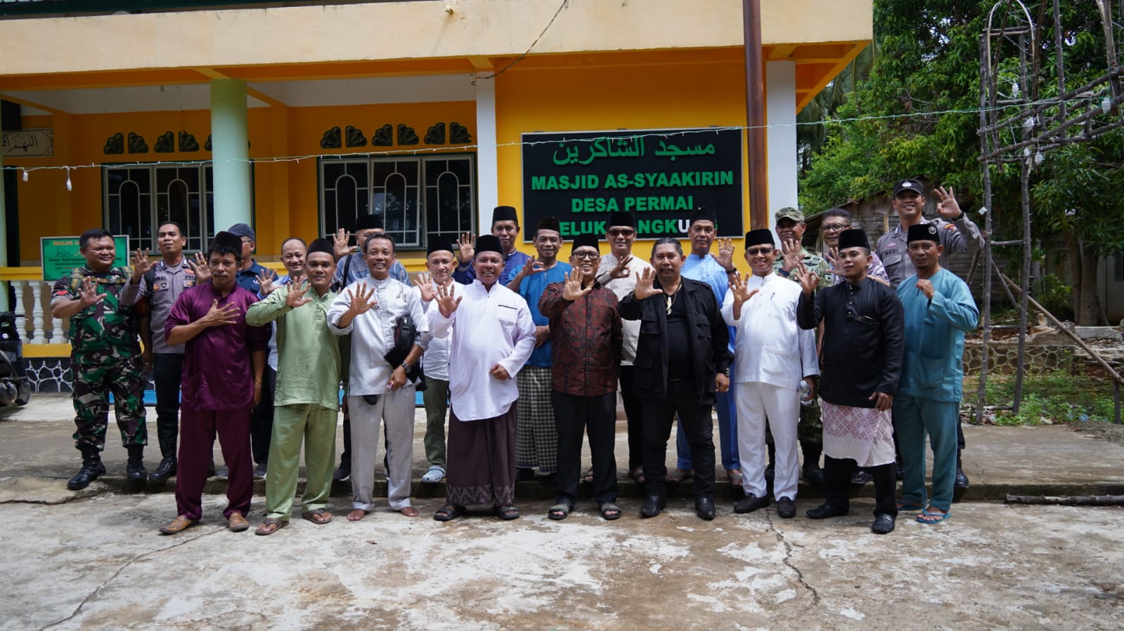 Wagub Nyanyang Ajak Masyarakat Kawal Program Presiden Saat Safari Jumat di Teluk Kangkung