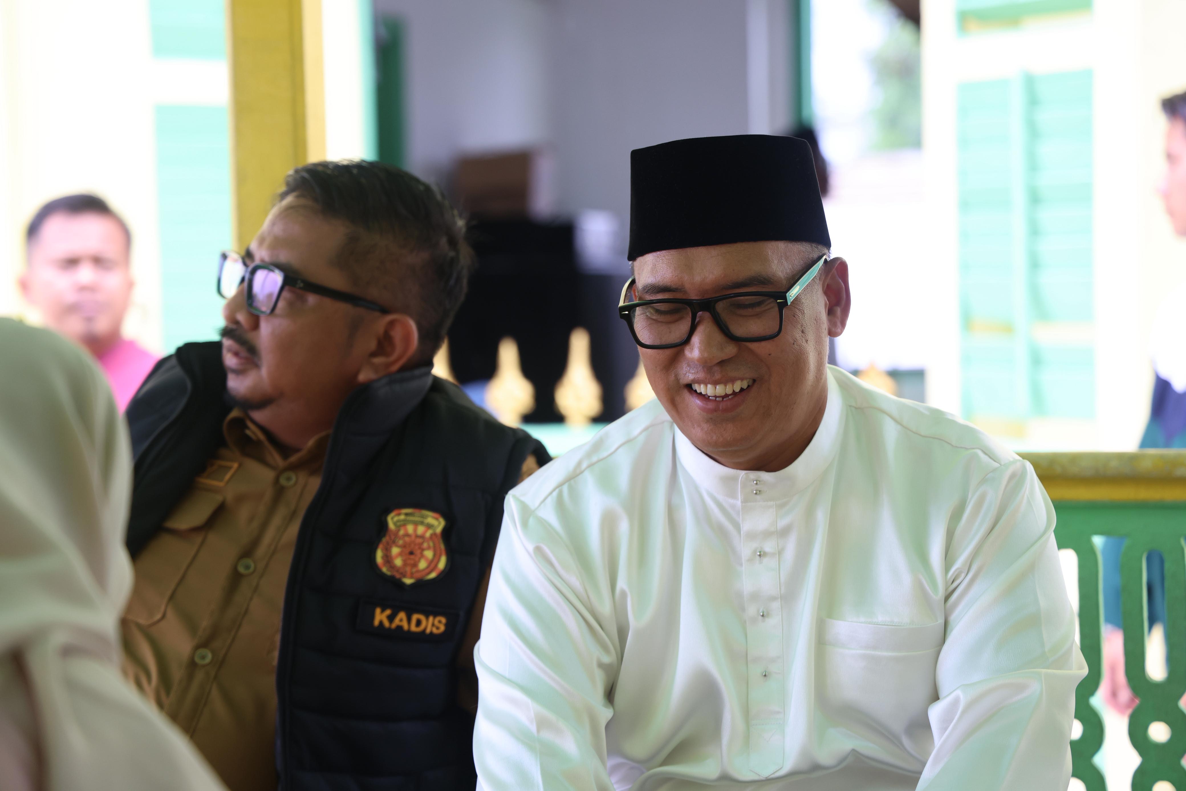 Wagub Nyanyang Salat Jumat di Masjid Raya Sultan Riau Penyengat, Pererat Silaturahmi Bersama Masyarakat