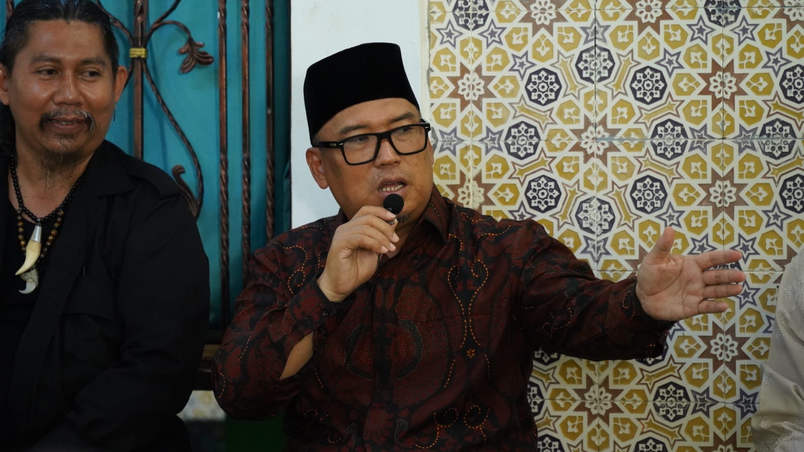 Wagub Nyanyang Ajak Masyarakat Kawal Program Presiden Saat Safari Jumat di Teluk Kangkung