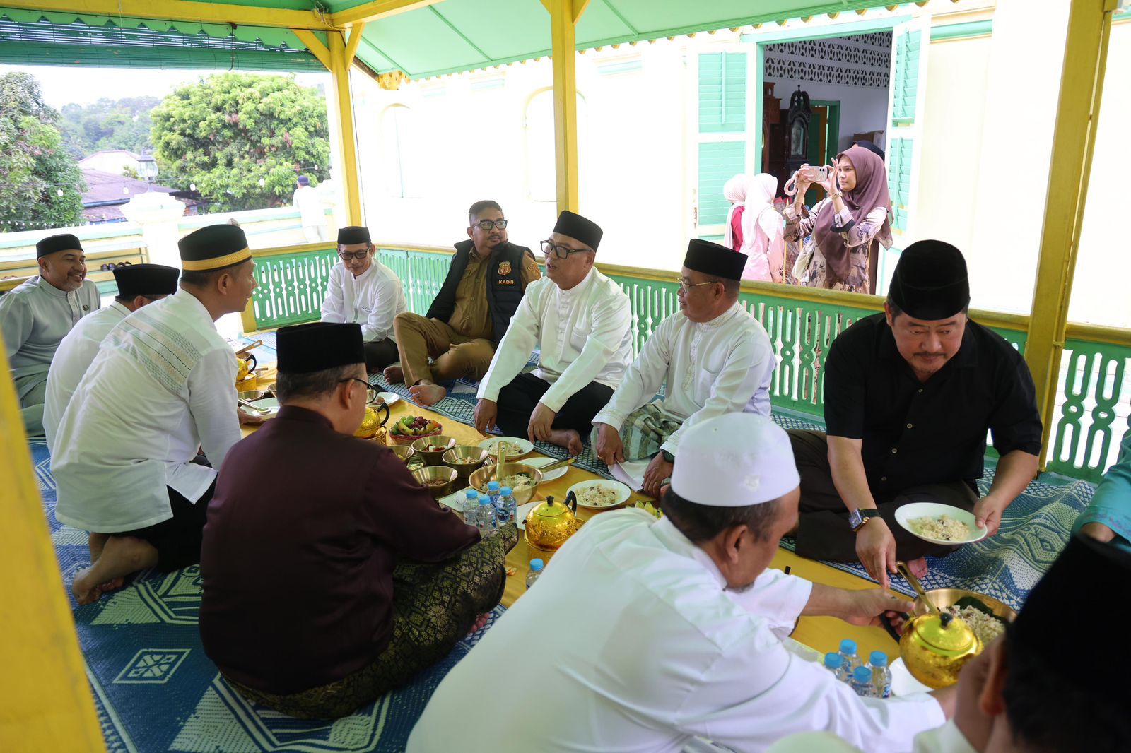 Wagub Nyanyang Salat Jumat di Masjid Raya Sultan Riau Penyengat, Pererat Silaturahmi Bersama Masyarakat