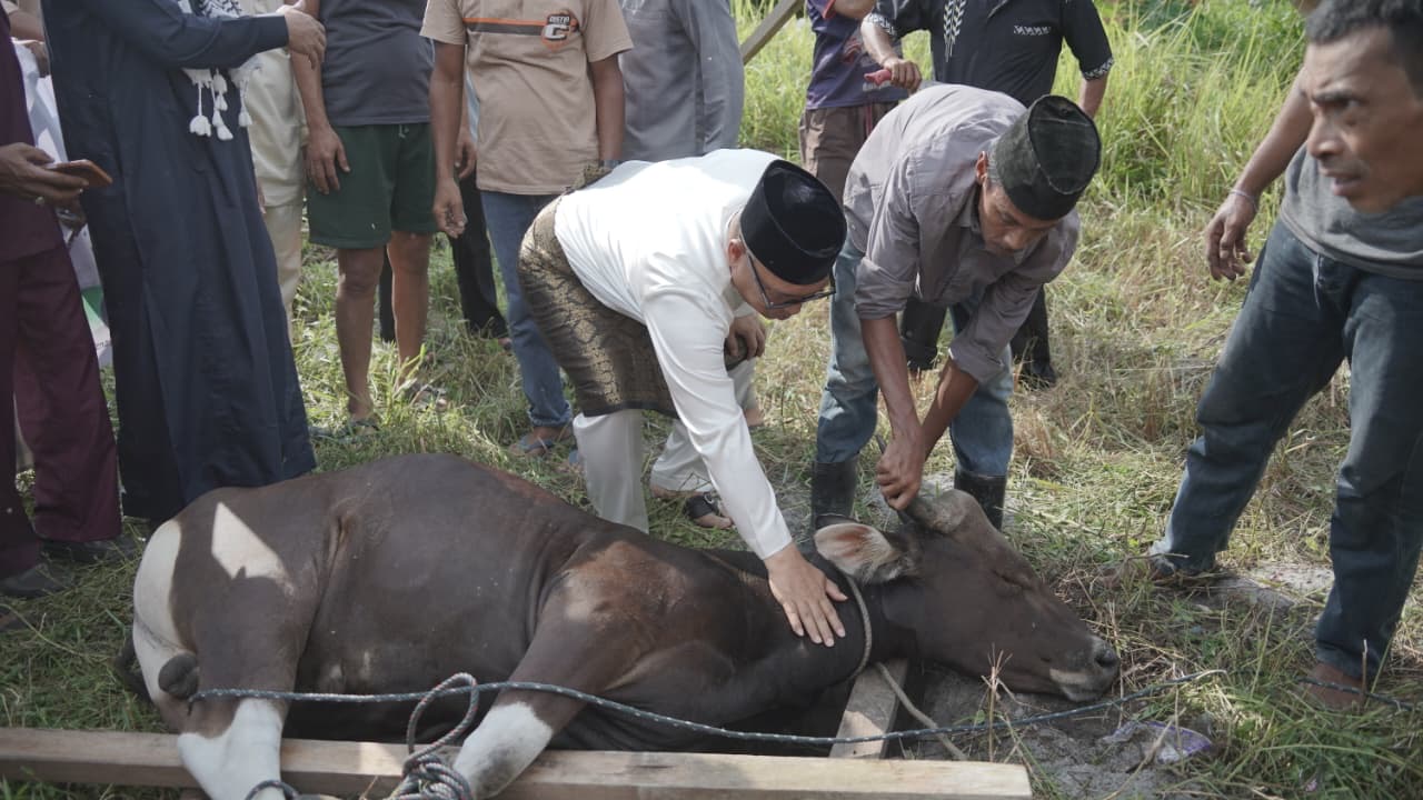 Wagub Nyanyang Salat Iduladha Bersama Masyarakat Lingga, Ajak Perkuat Nilai Pengorbanan dan Solidaritas
