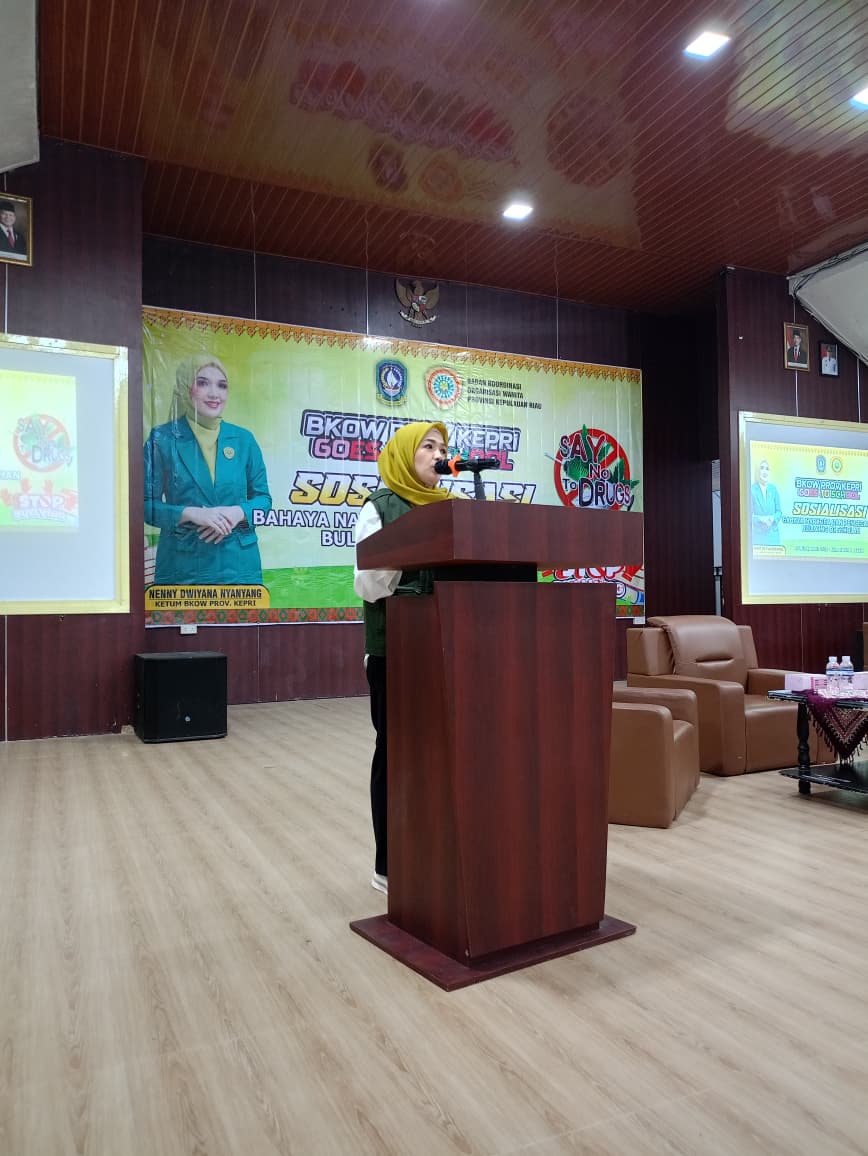 BKOW Kepri Goes to School, Nenny Nyanyang Ajak Pelajar Jauhi Narkoba dan Bullying