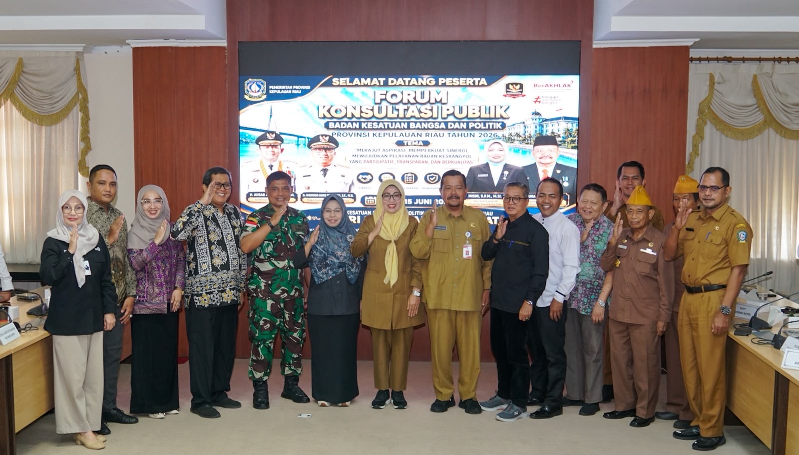 Sekda Misni Buka Forum Konsultasi Publik Bakesbangpol Kepri
Wadah Serap Aspirasi Publik