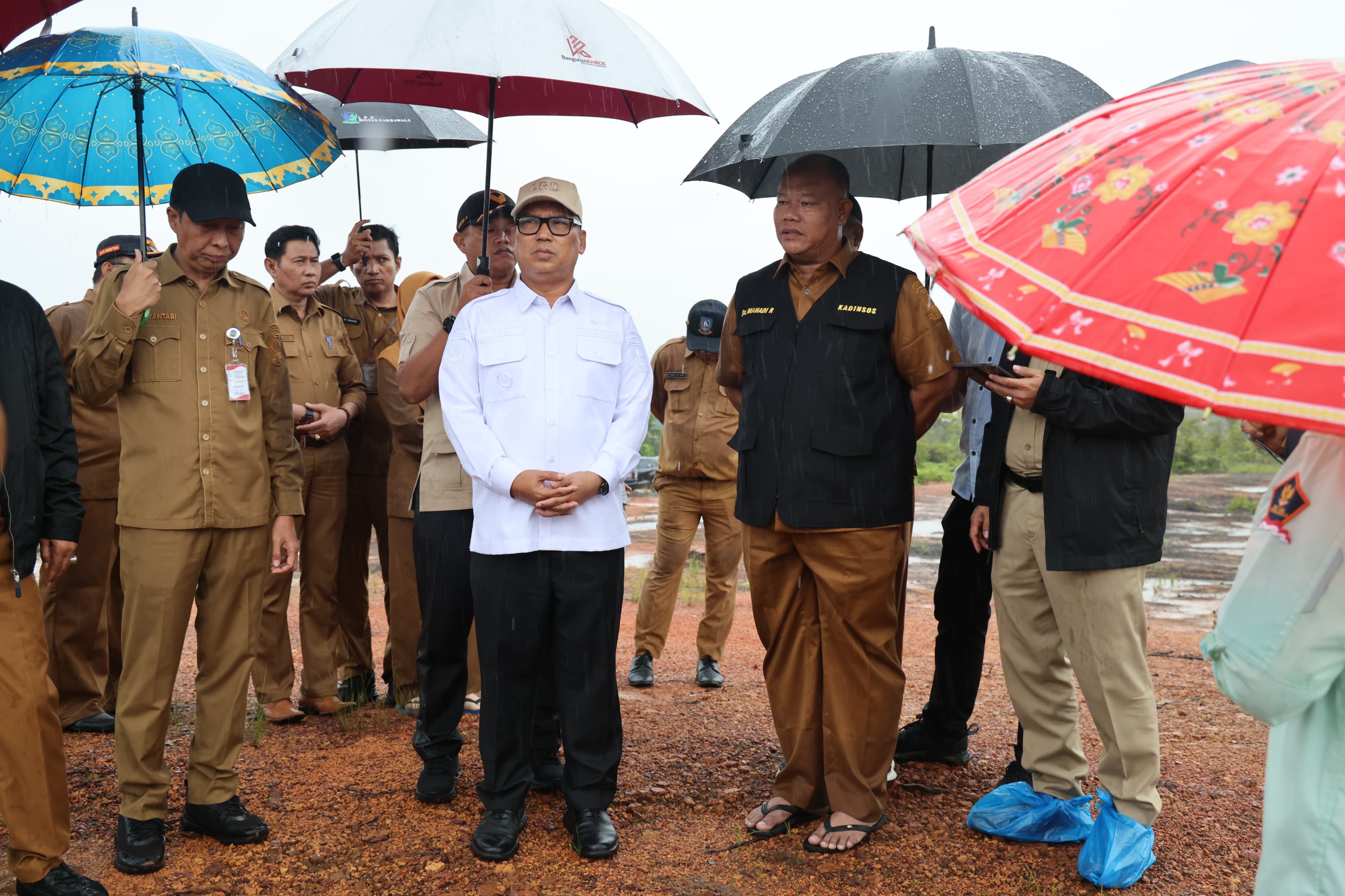 Menembus Hujan Demi Sekolah Rakyat, Wagub Nyanyang Pastikan Persiapan Berjalan Cepat