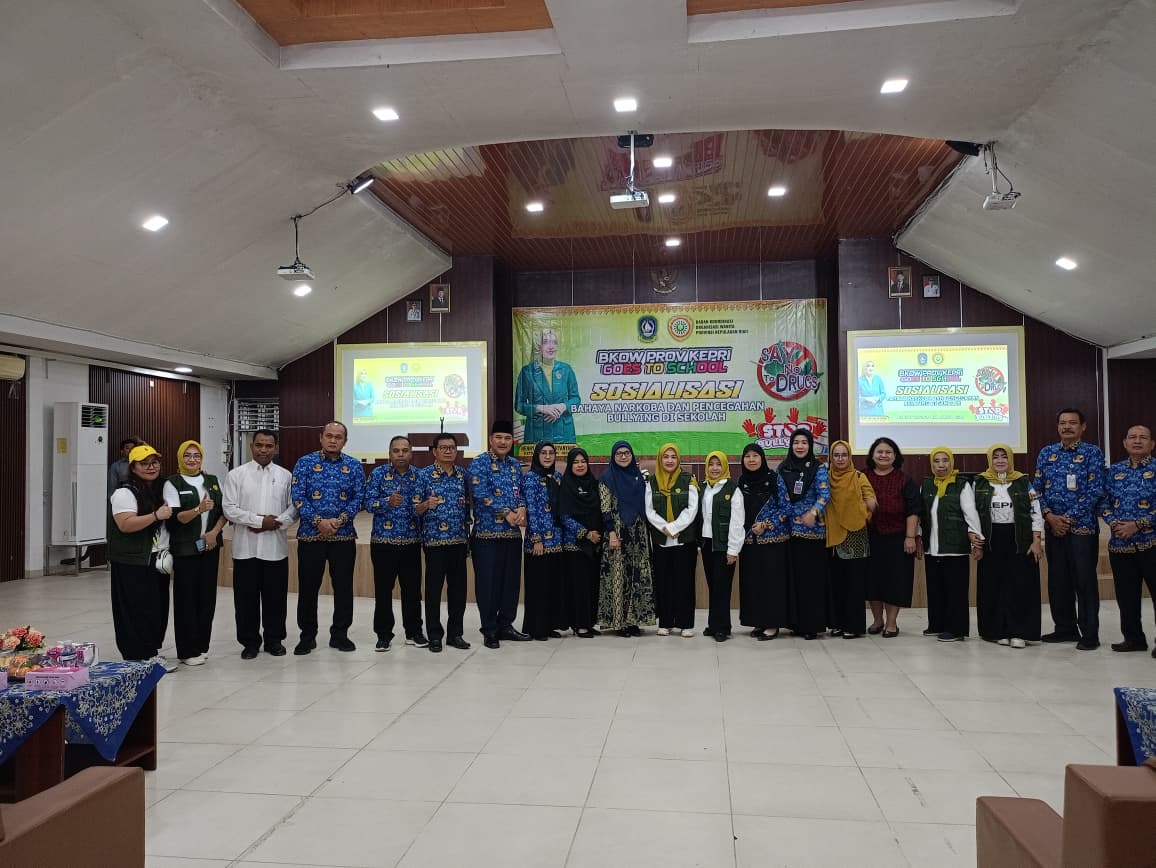 BKOW Kepri Goes to School, Nenny Nyanyang Ajak Pelajar Jauhi Narkoba dan Bullying