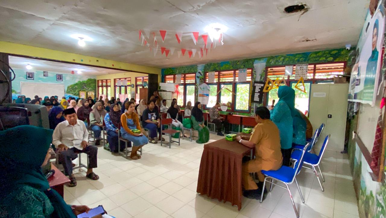 Ketua TP-PKK Kepri Serahkan Bansos bagi Masyarakat Terdampak Malaria