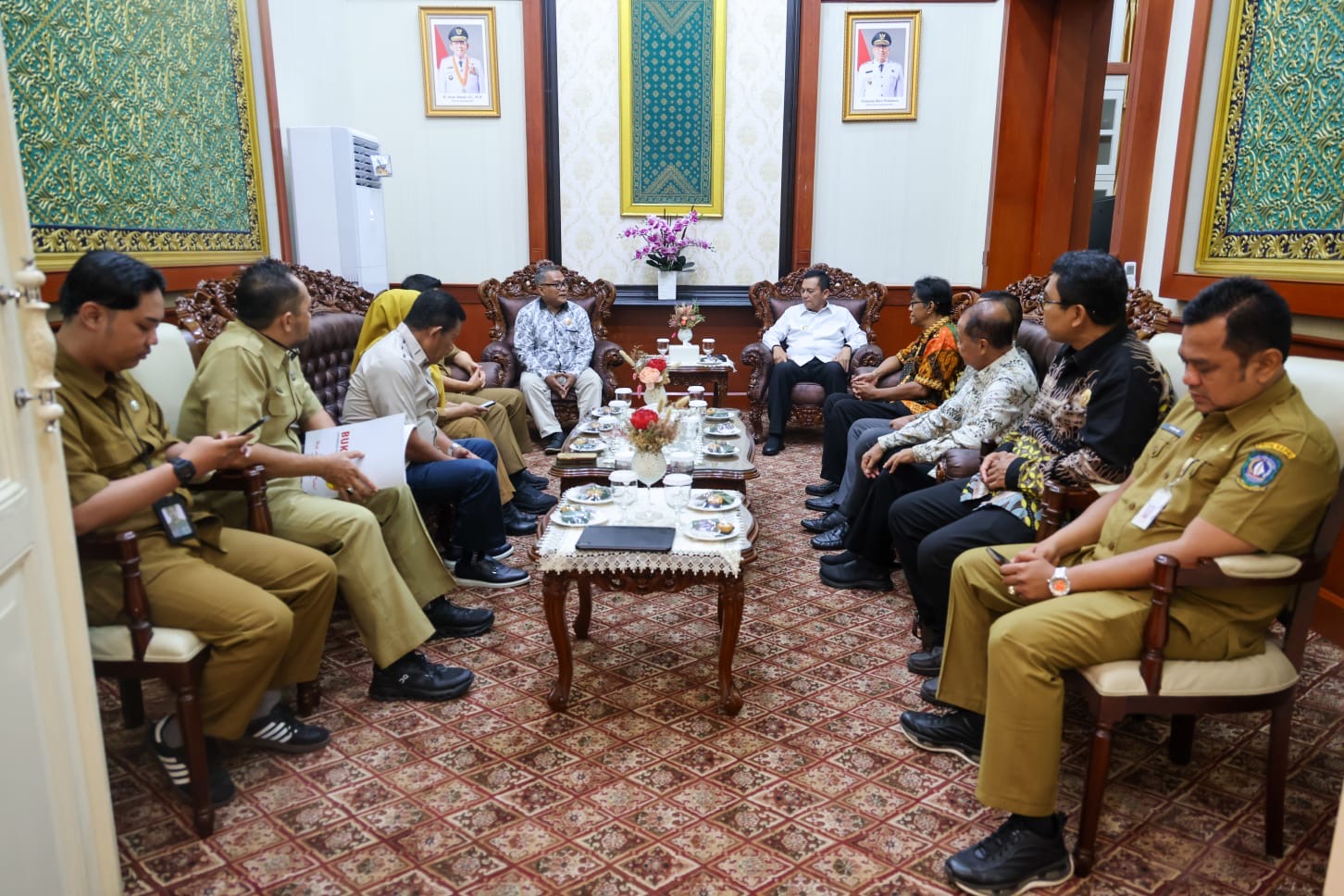 Terima Laporan KI Kepri, Gubernur Ansar Targetkan Seluruh OPD Raih Predikat Informatif pada 2026