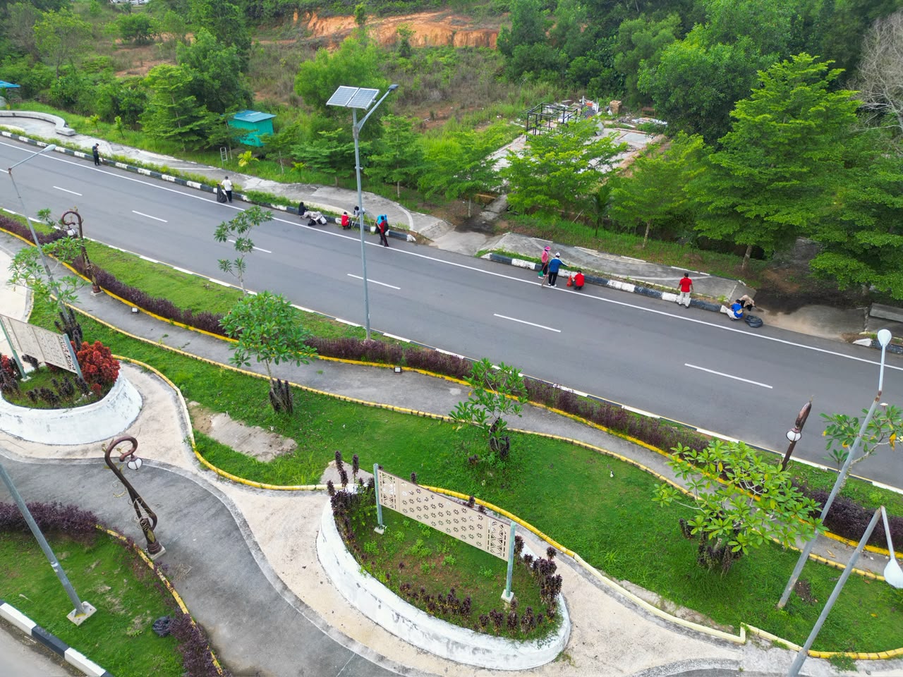 Jaga Gerbang Utama Daerah, Gubernur Ansar Pimpin Gotong Royong Massal di Jalan Bandara RHF