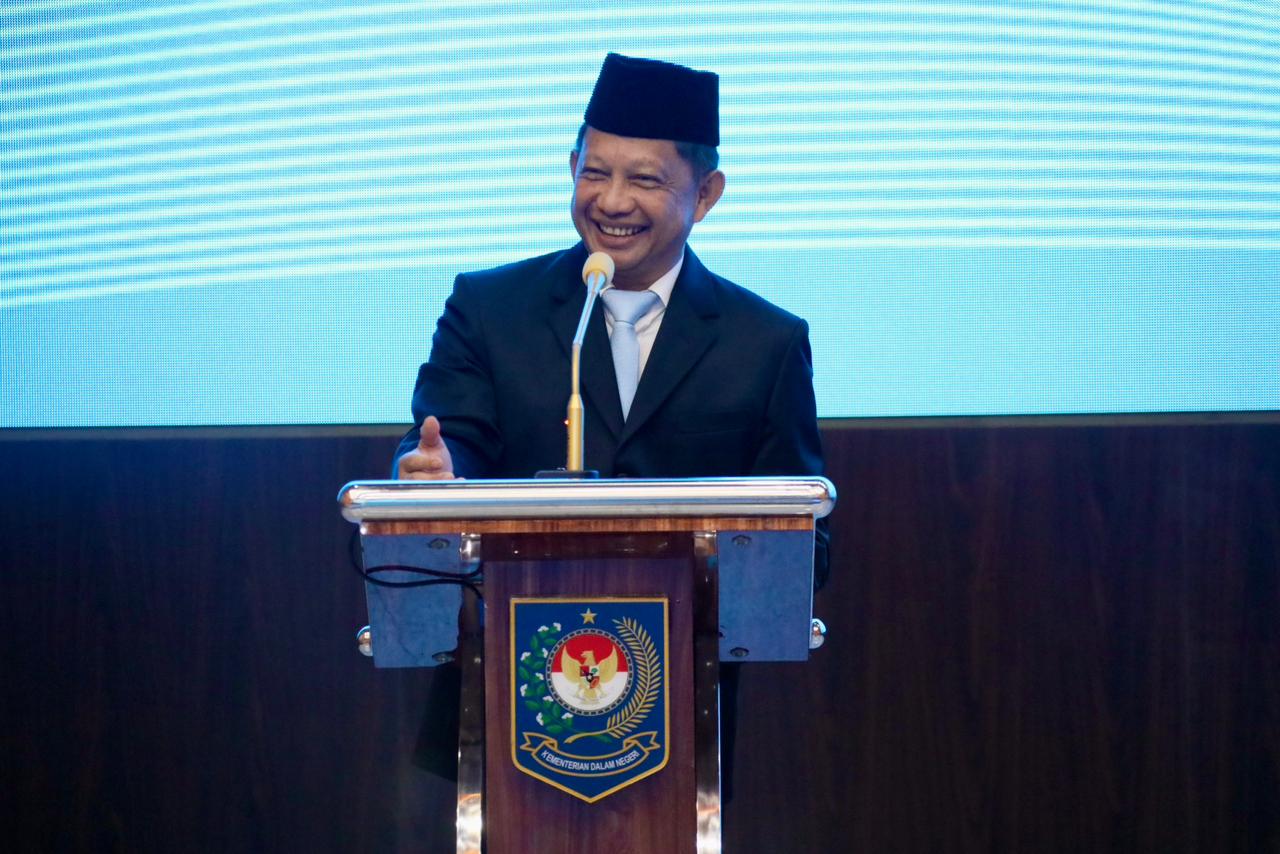 Gubernur Ansar Ahmad Terima Satyalancana Wira Karya dari Presiden RI, Disematkan Mendagri Tito Karnavian
