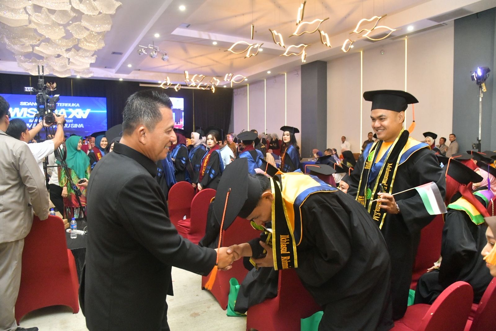 Gubernur Ansar Hadiri Wisuda XIV UIS, Dorong Lulusan Kuasai Teknologi dan Jadi SDM Unggul