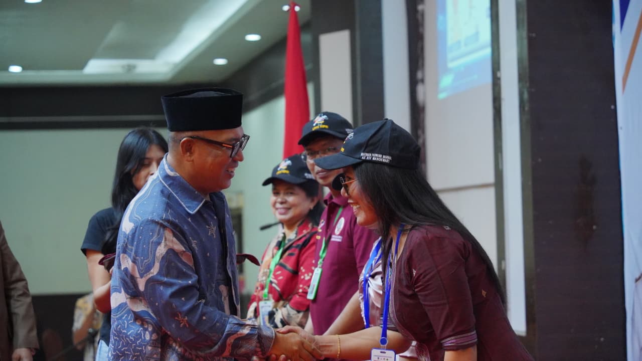 Wagub Nyanyang Lepas Kontingen Pesparawi Kepri ke Ajang Nasional di Manokwari