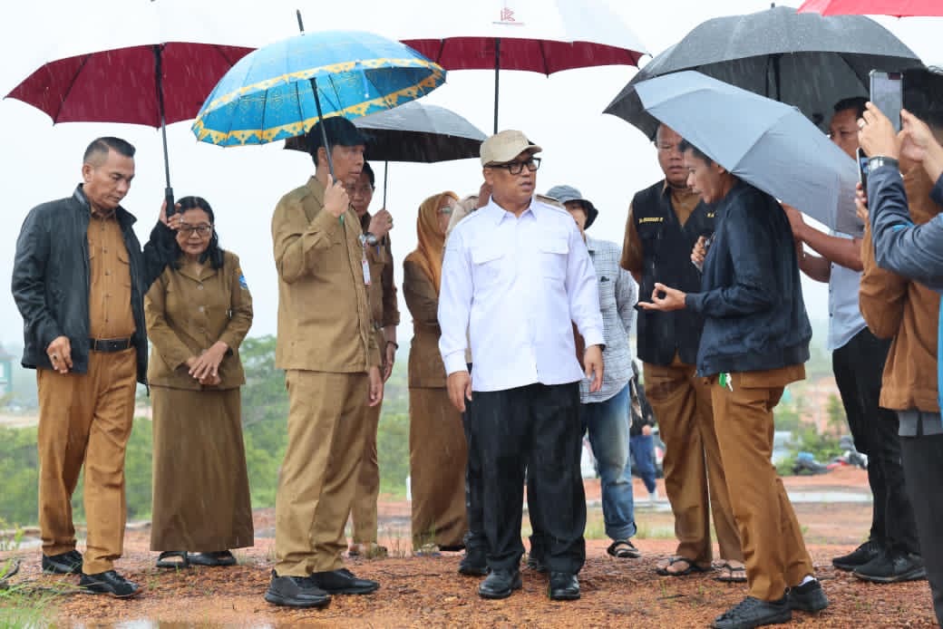 Menembus Hujan Demi Sekolah Rakyat, Wagub Nyanyang Pastikan Persiapan Berjalan Cepat