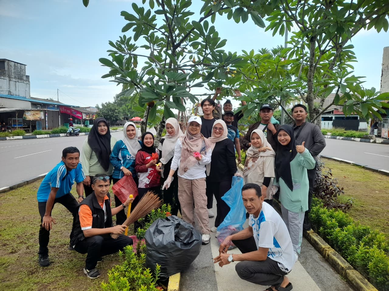 Disdik Kepri Gelar Gotong Royong di Area Bandara, Wujudkan Lingkungan Bersih dan Nyaman