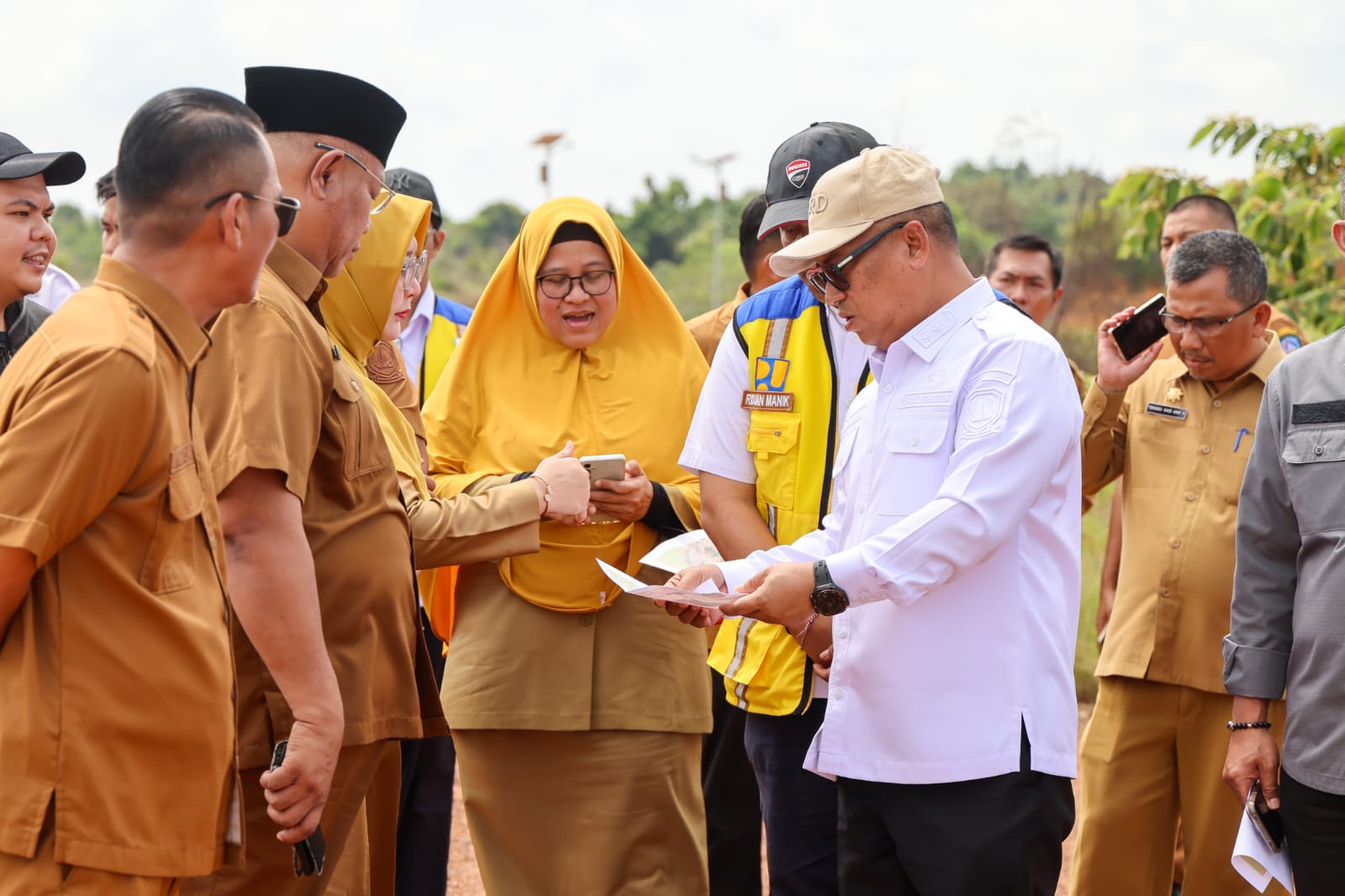 Wagub Kepri dan Kepala BNPT RI Tinjau Calon Lokasi Sekolah Rakyat di Dompak